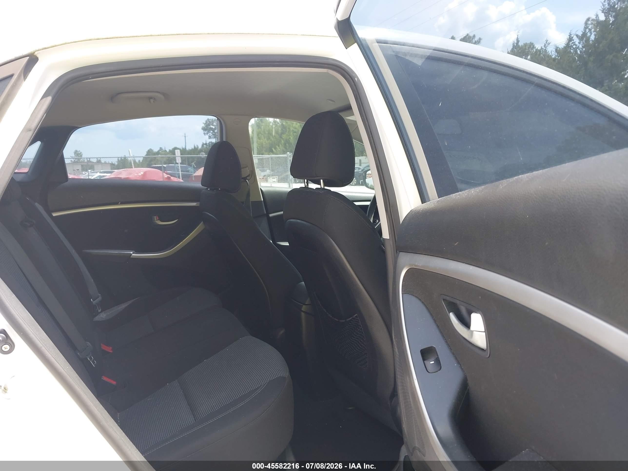 2014 Hyundai Elantra Gt   White vin: KMHD35LH4EU165391
