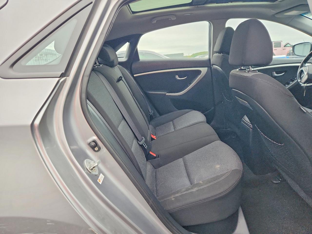 2014 Hyundai Elantra Gt Base Gray vin: KMHD35LH4EU181252