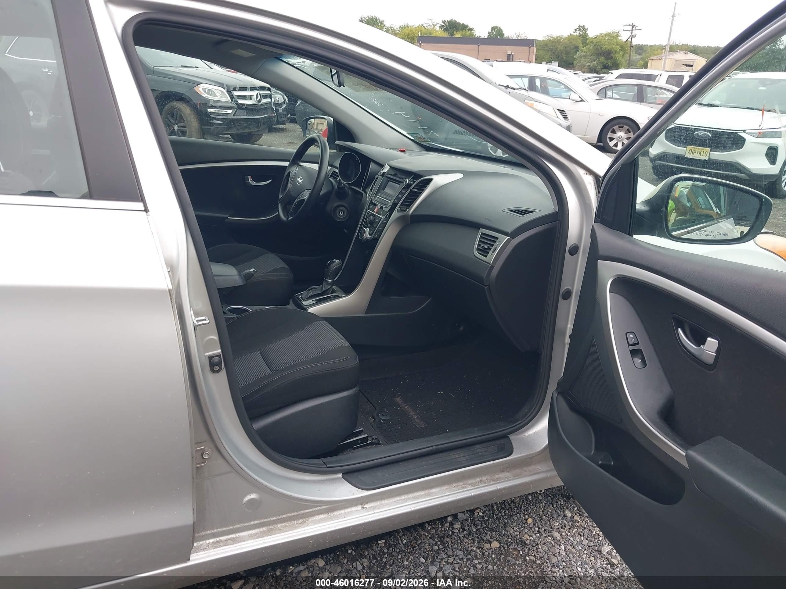 2014 Hyundai Elantra Gt   Желто-коричневый vin: KMHD35LH4EU208319