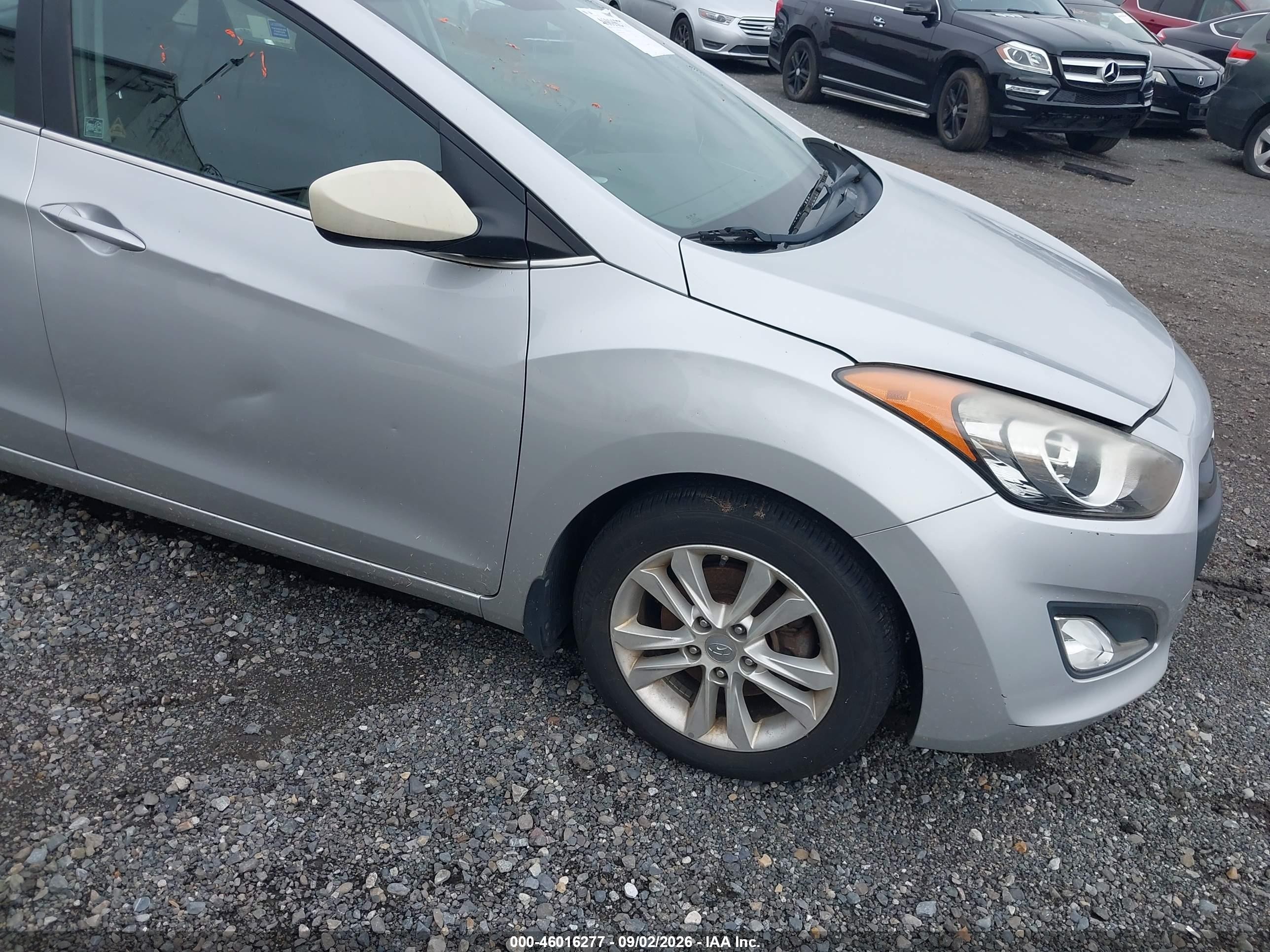 2014 Hyundai Elantra Gt   Желто-коричневый vin: KMHD35LH4EU208319