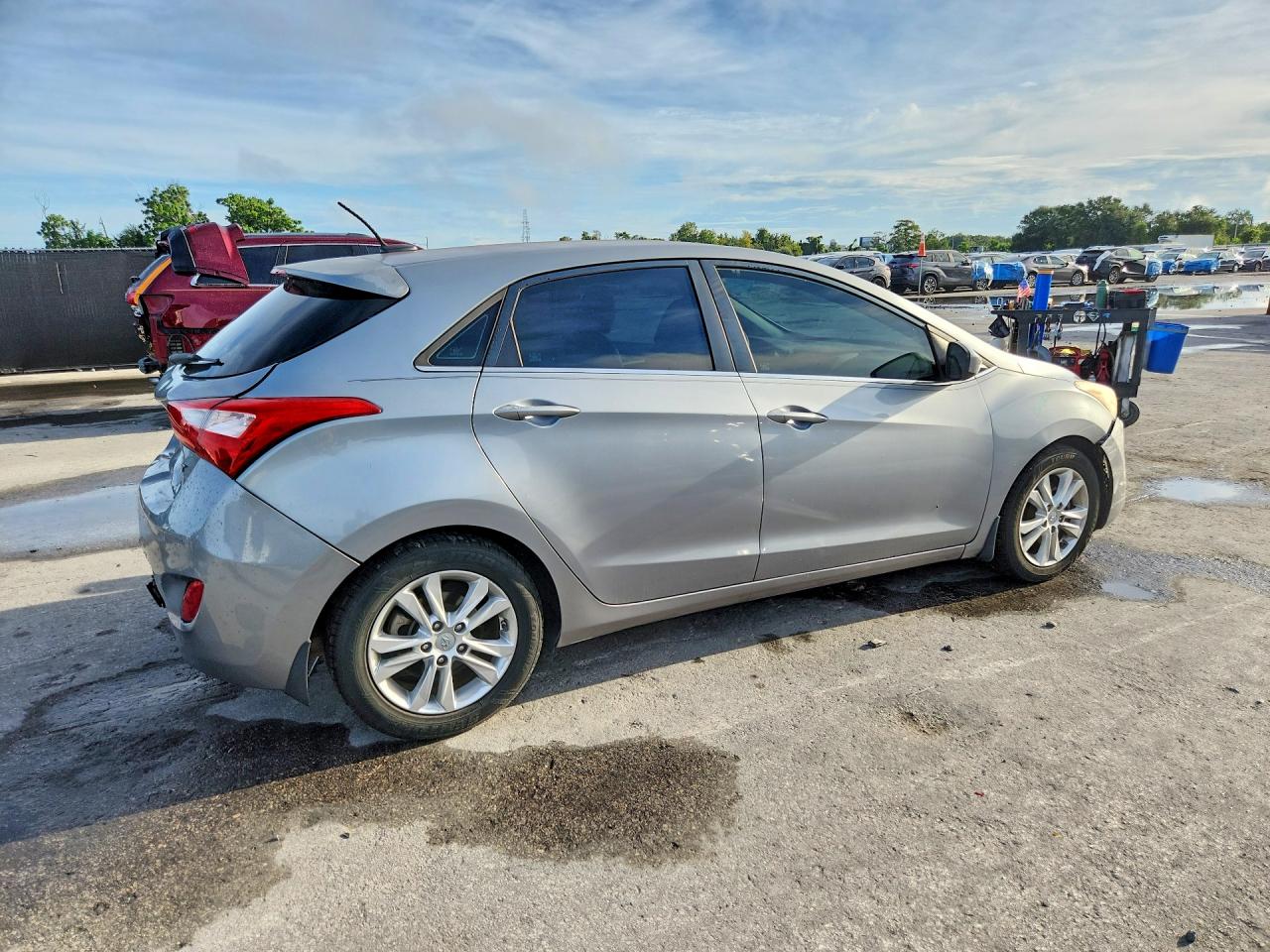 2014 Hyundai Elantra Gt Base Silver vin: KMHD35LH4EU210118