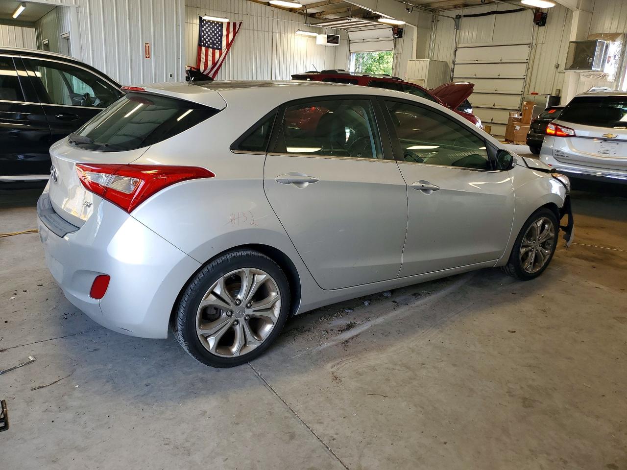 2014 Hyundai Elantra Gt Base Silver vin: KMHD35LH4EU219966