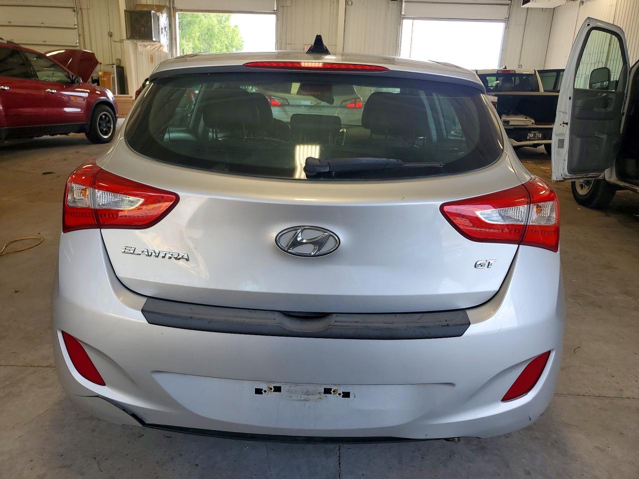 2014 Hyundai Elantra Gt Base Silver vin: KMHD35LH4EU219966