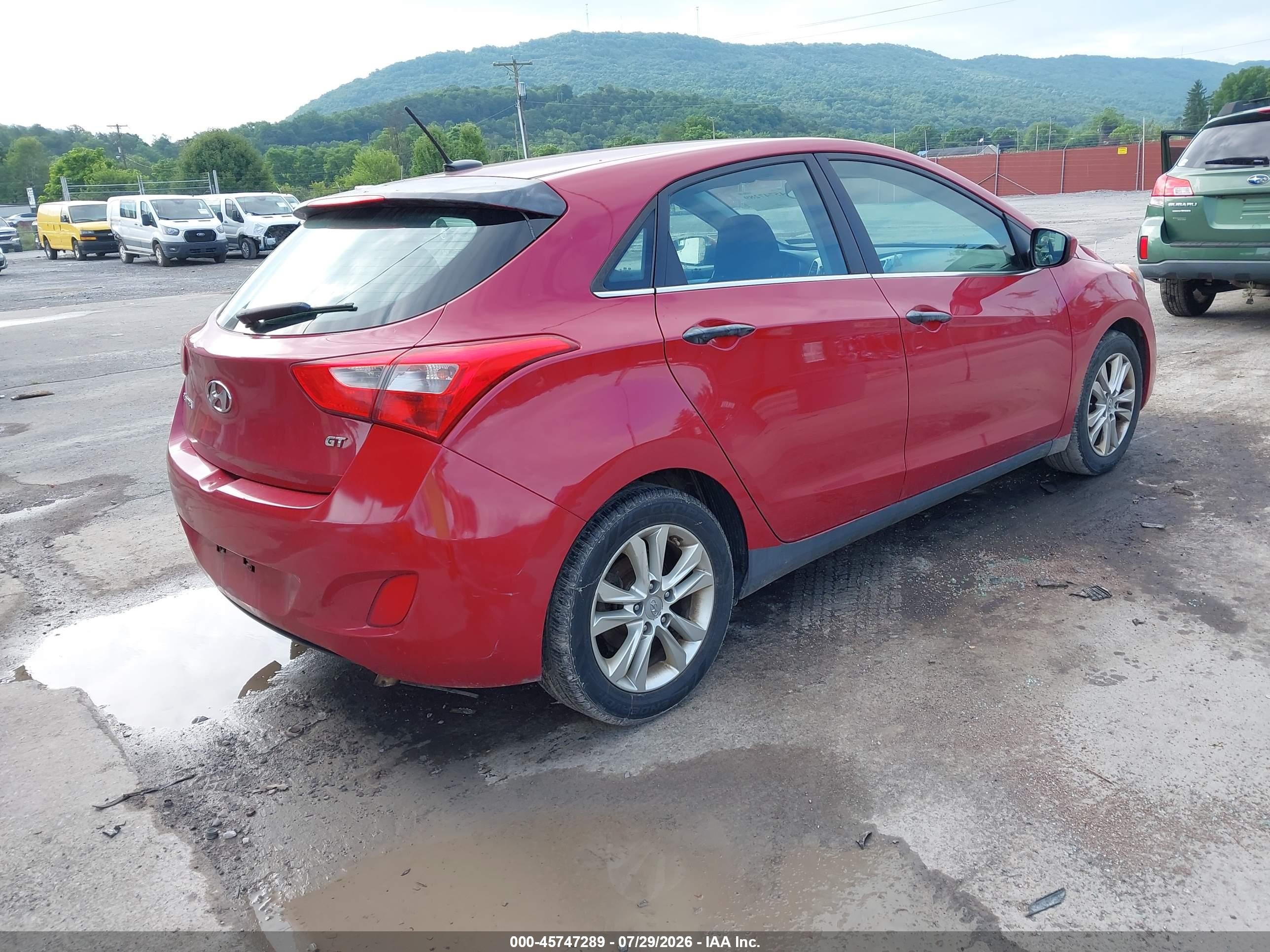 2014 Hyundai Elantra Gt   Red vin: KMHD35LH4EU234404