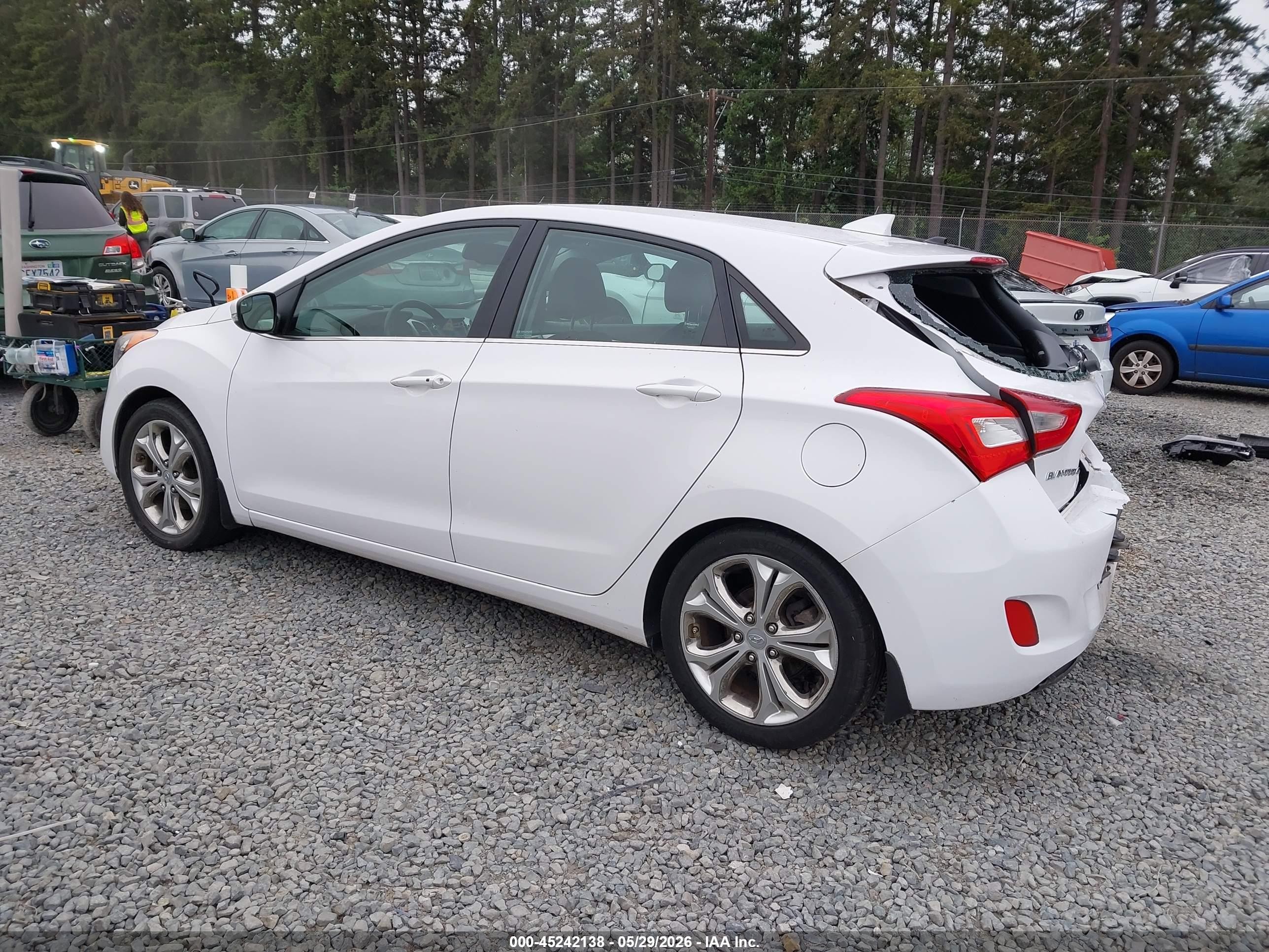 2015 Hyundai Elantra Gt   White vin: KMHD35LH4FU236249