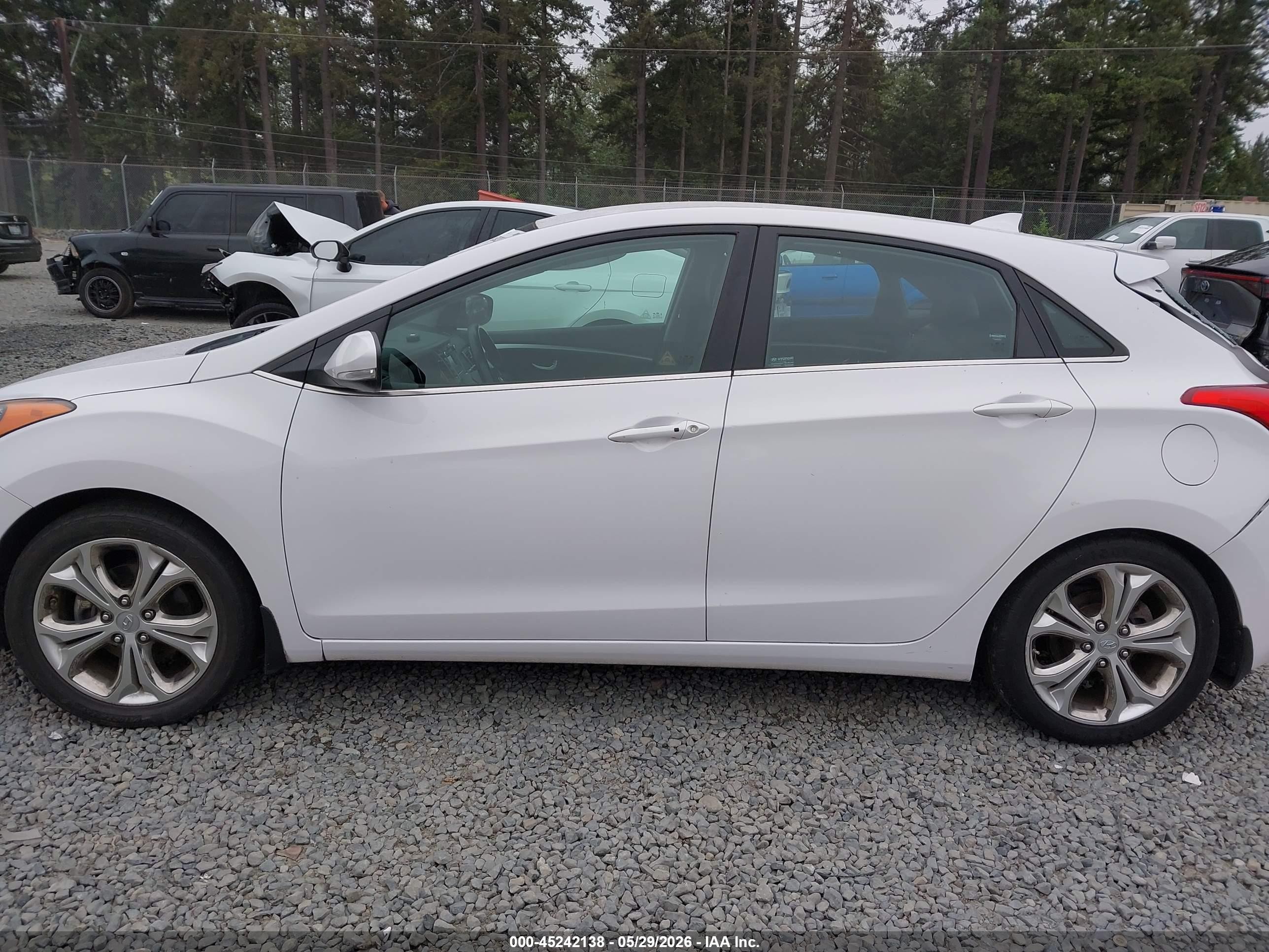 2015 Hyundai Elantra Gt   White vin: KMHD35LH4FU236249
