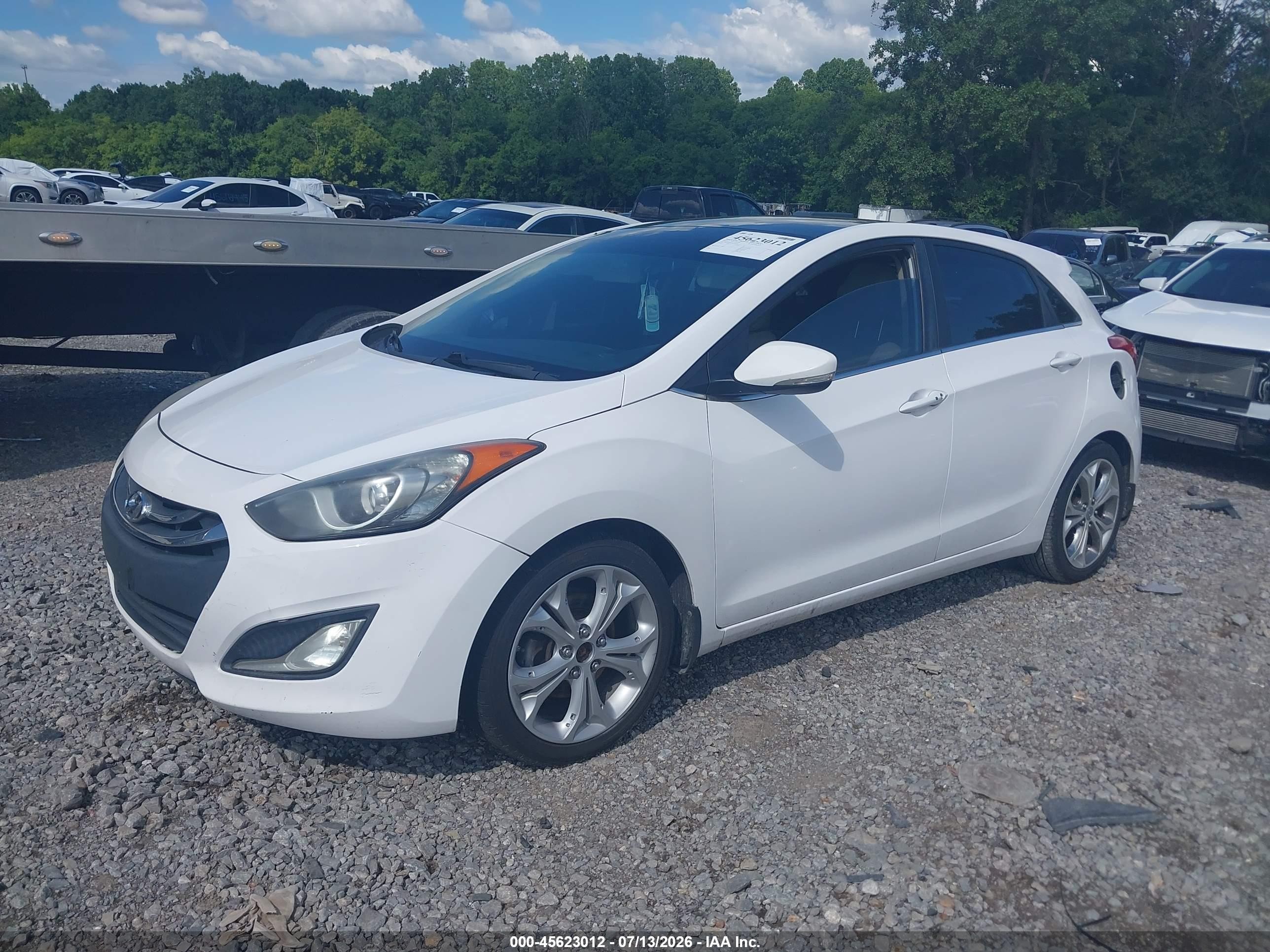 2015 Hyundai Elantra Gt   White vin: KMHD35LH4FU238552