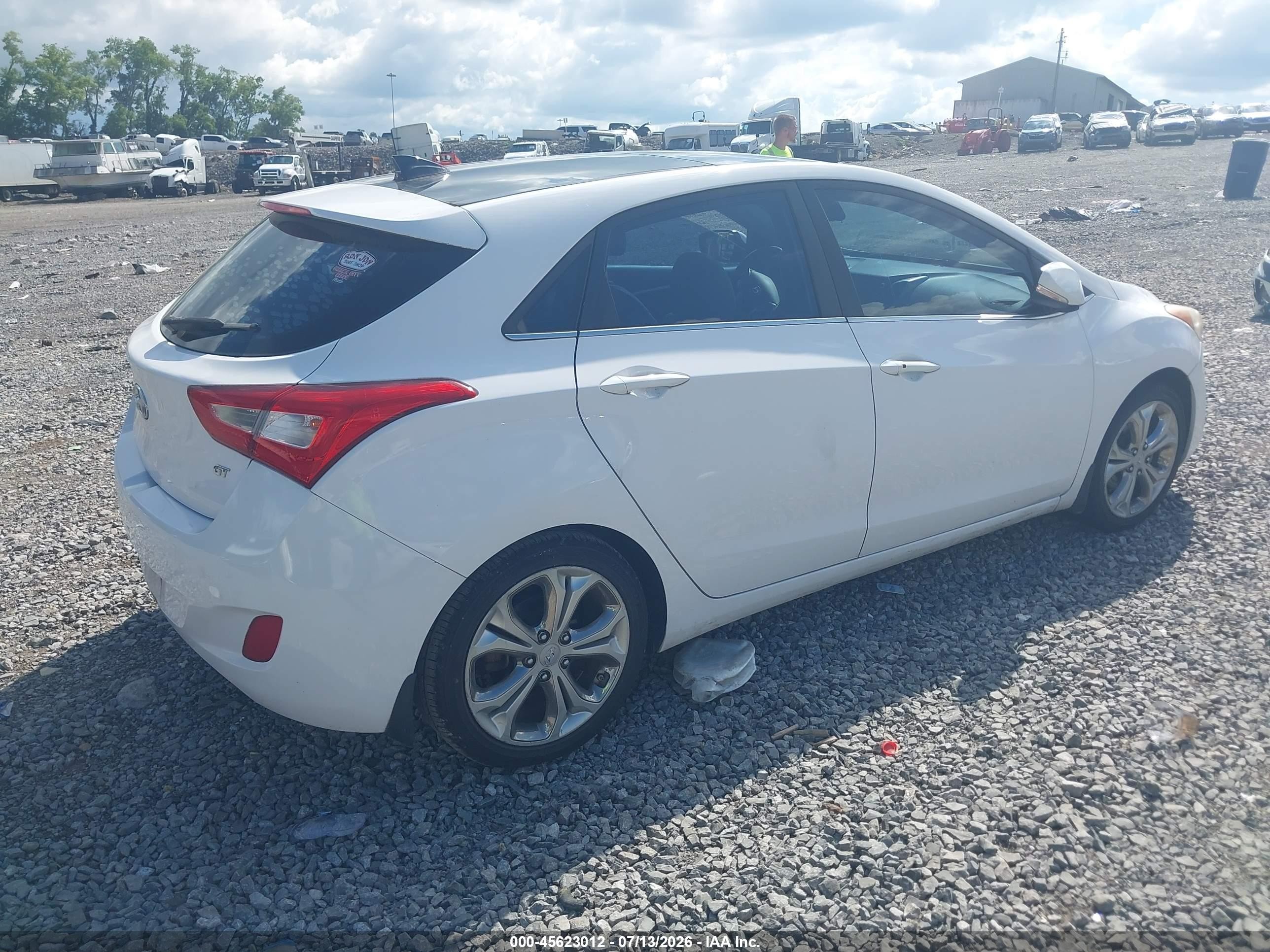 2015 Hyundai Elantra Gt   White vin: KMHD35LH4FU238552
