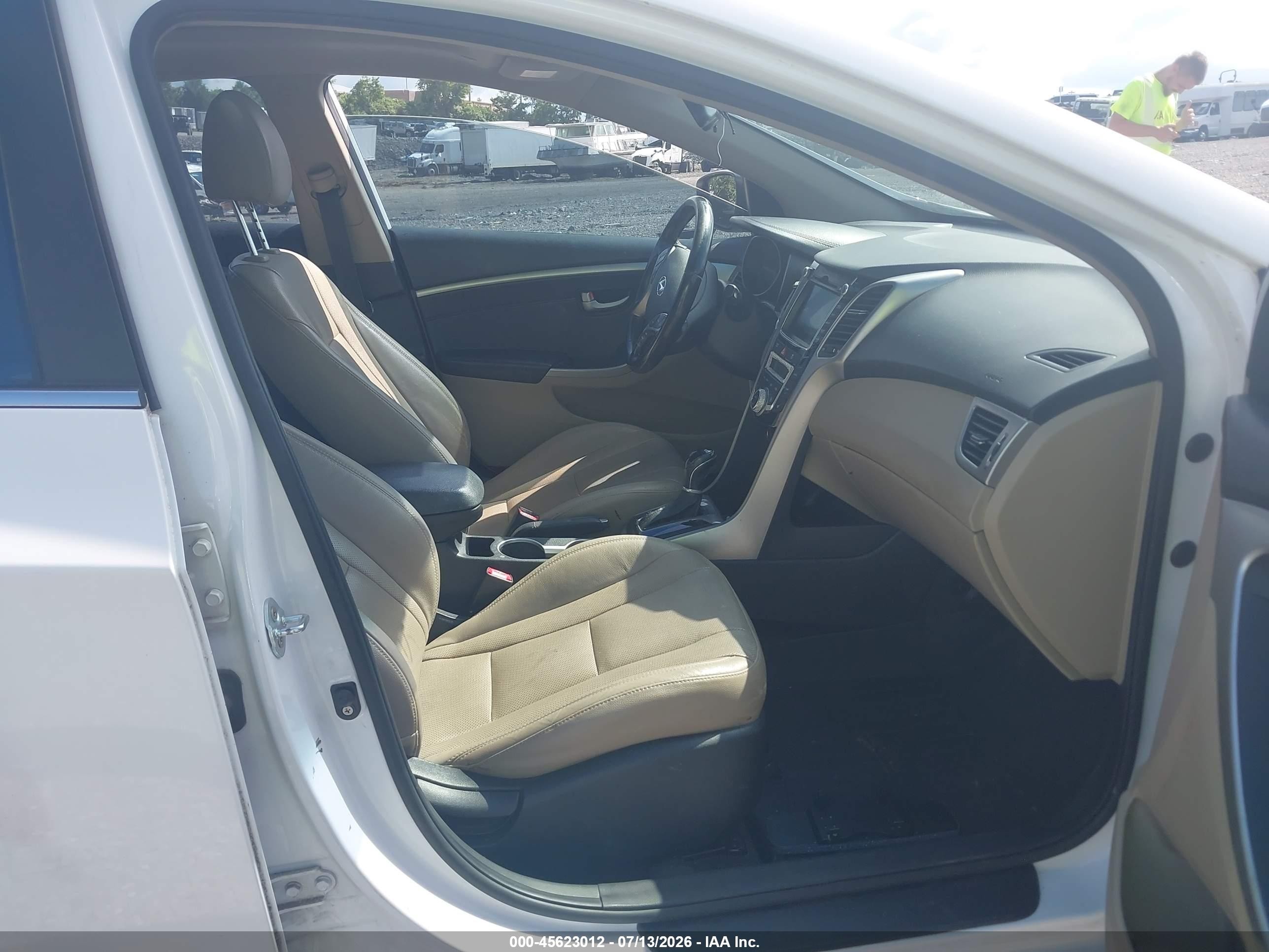 2015 Hyundai Elantra Gt   White vin: KMHD35LH4FU238552