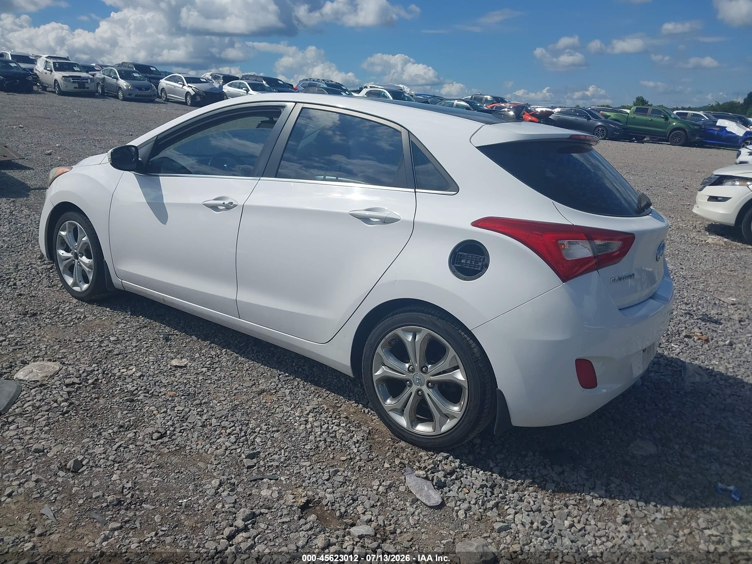 2015 Hyundai Elantra Gt   White vin: KMHD35LH4FU238552