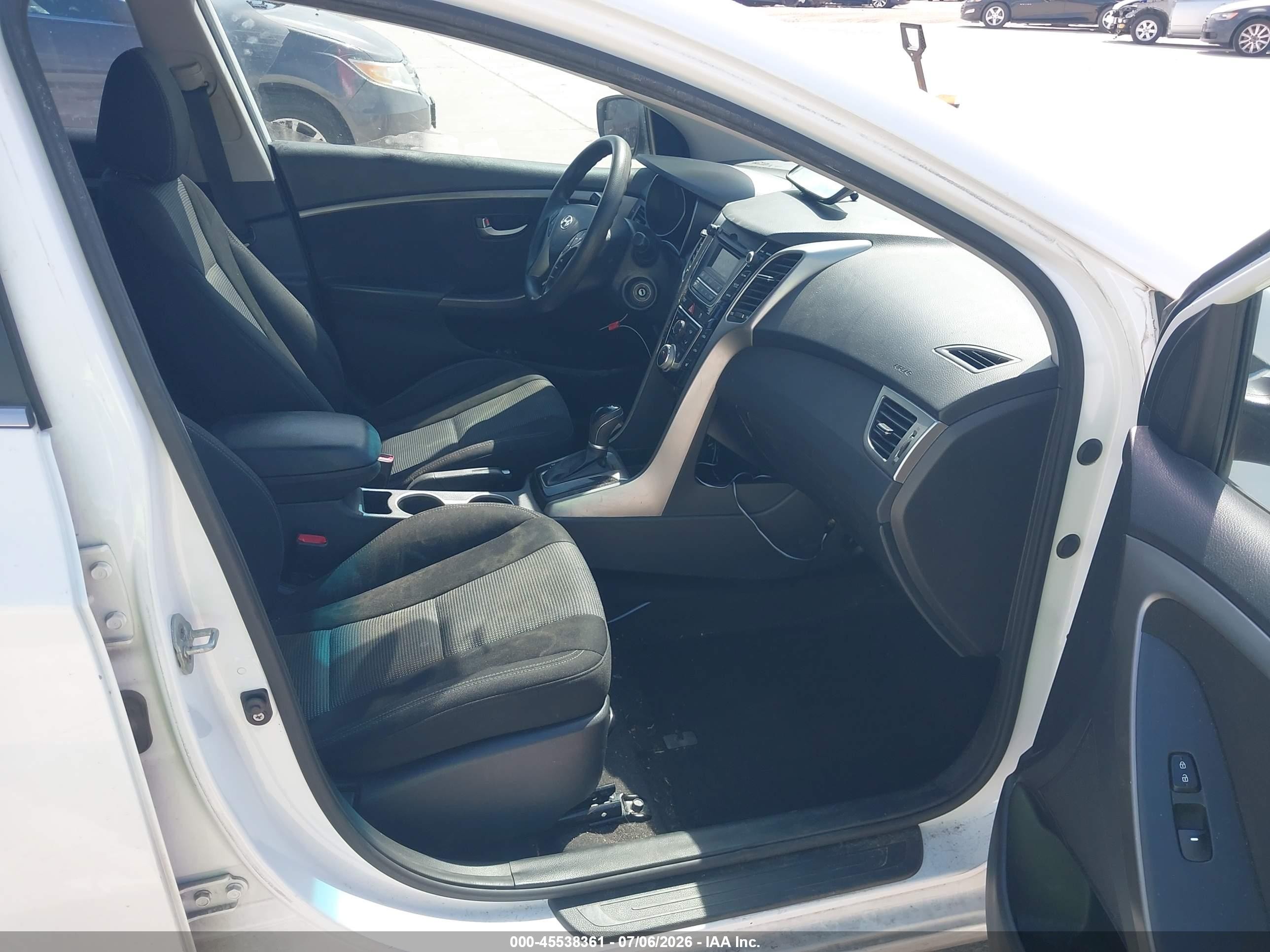 2016 Hyundai Elantra Gt White vin: KMHD35LH4GU323621