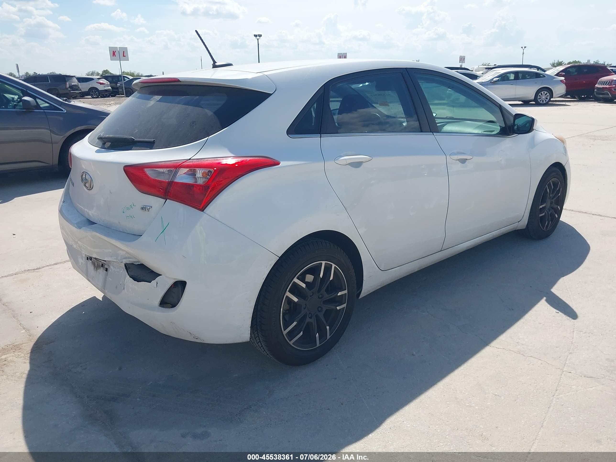 2016 Hyundai Elantra Gt White vin: KMHD35LH4GU323621