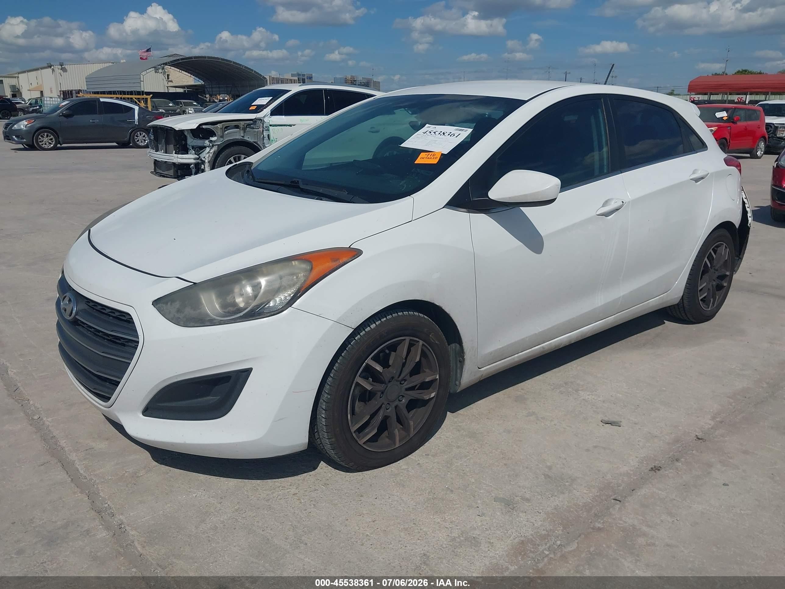 2016 Hyundai Elantra Gt White vin: KMHD35LH4GU323621