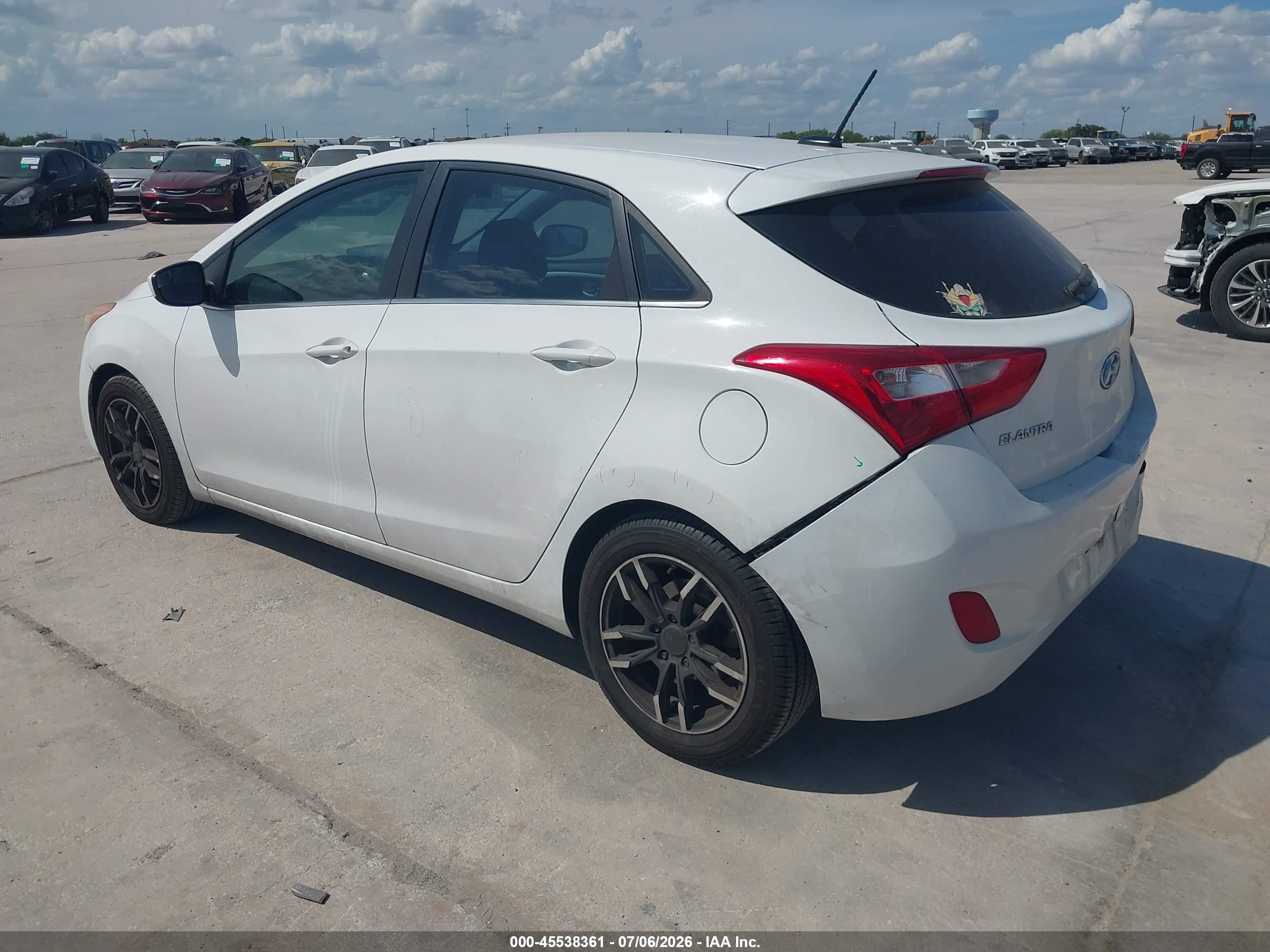 2016 Hyundai Elantra Gt White vin: KMHD35LH4GU323621