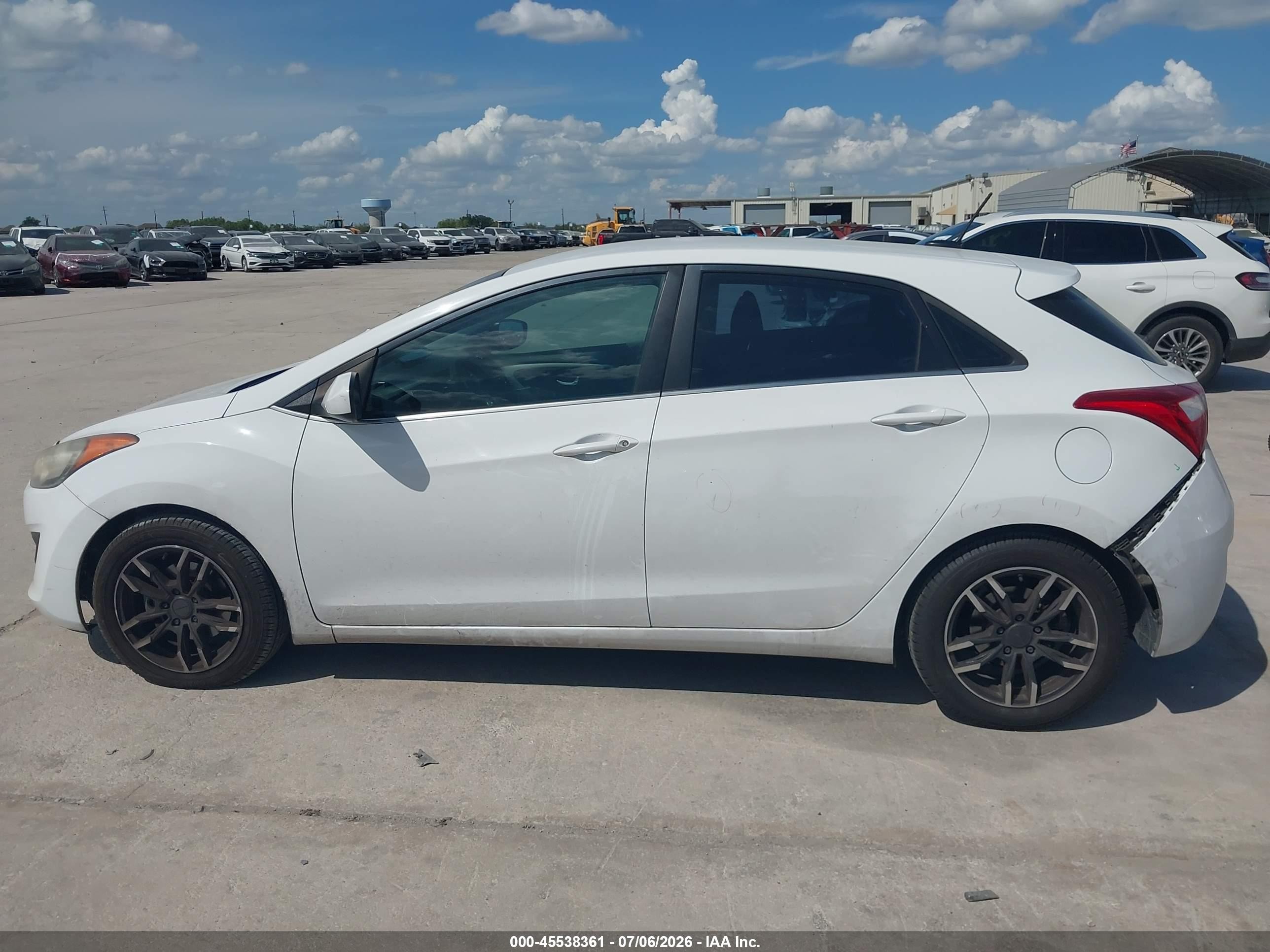 2016 Hyundai Elantra Gt White vin: KMHD35LH4GU323621