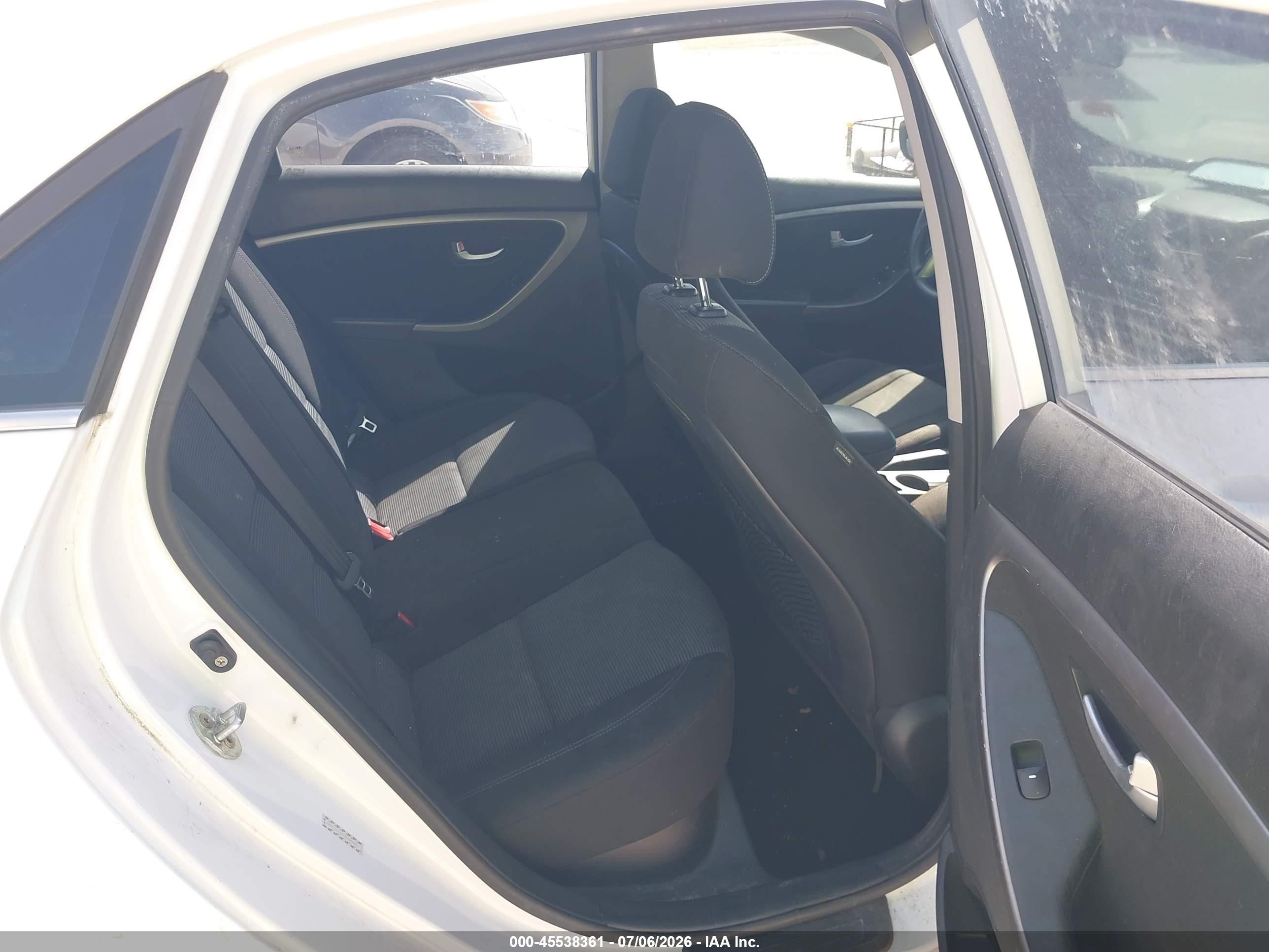 2016 Hyundai Elantra Gt White vin: KMHD35LH4GU323621