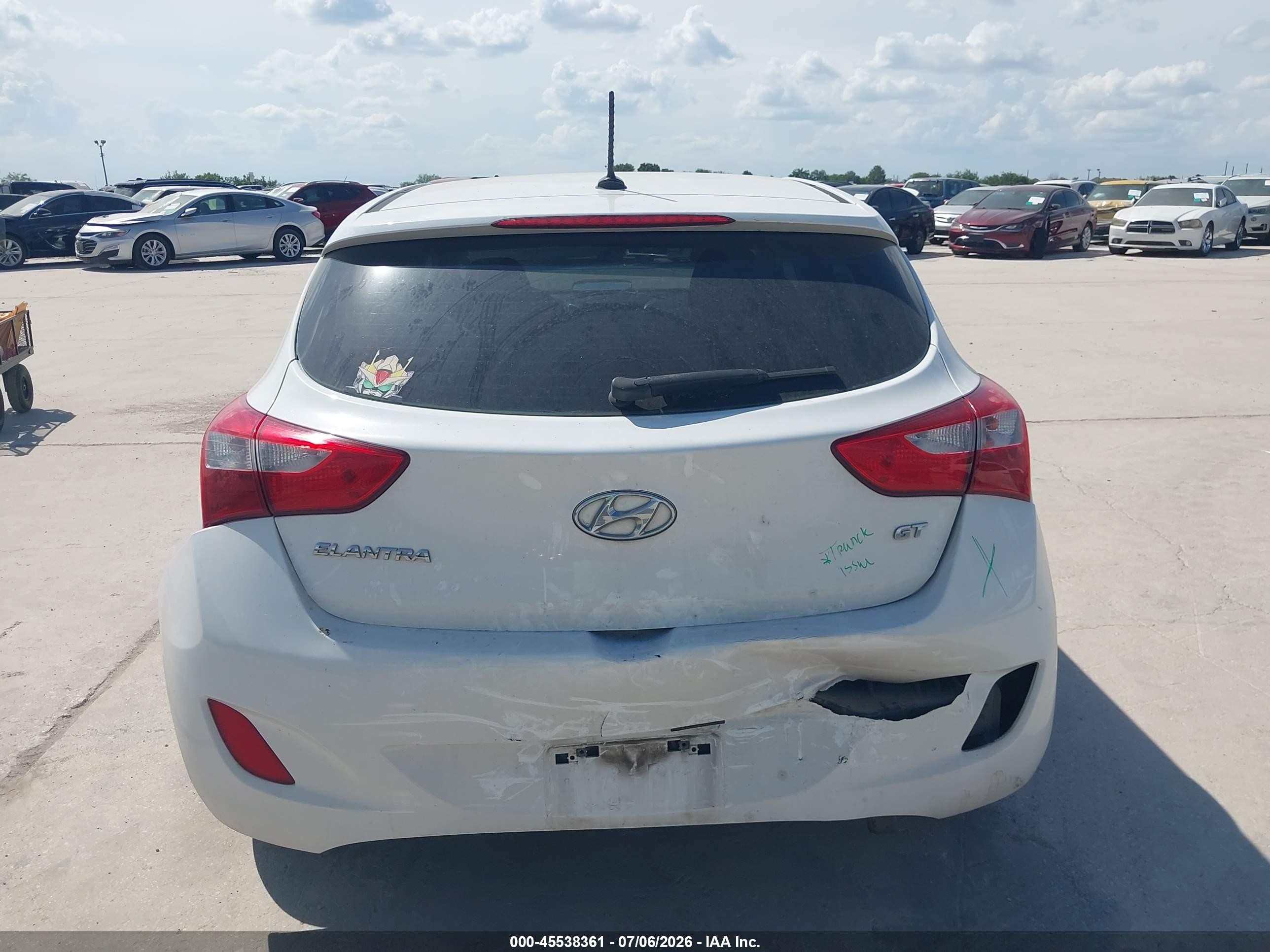 2016 Hyundai Elantra Gt White vin: KMHD35LH4GU323621