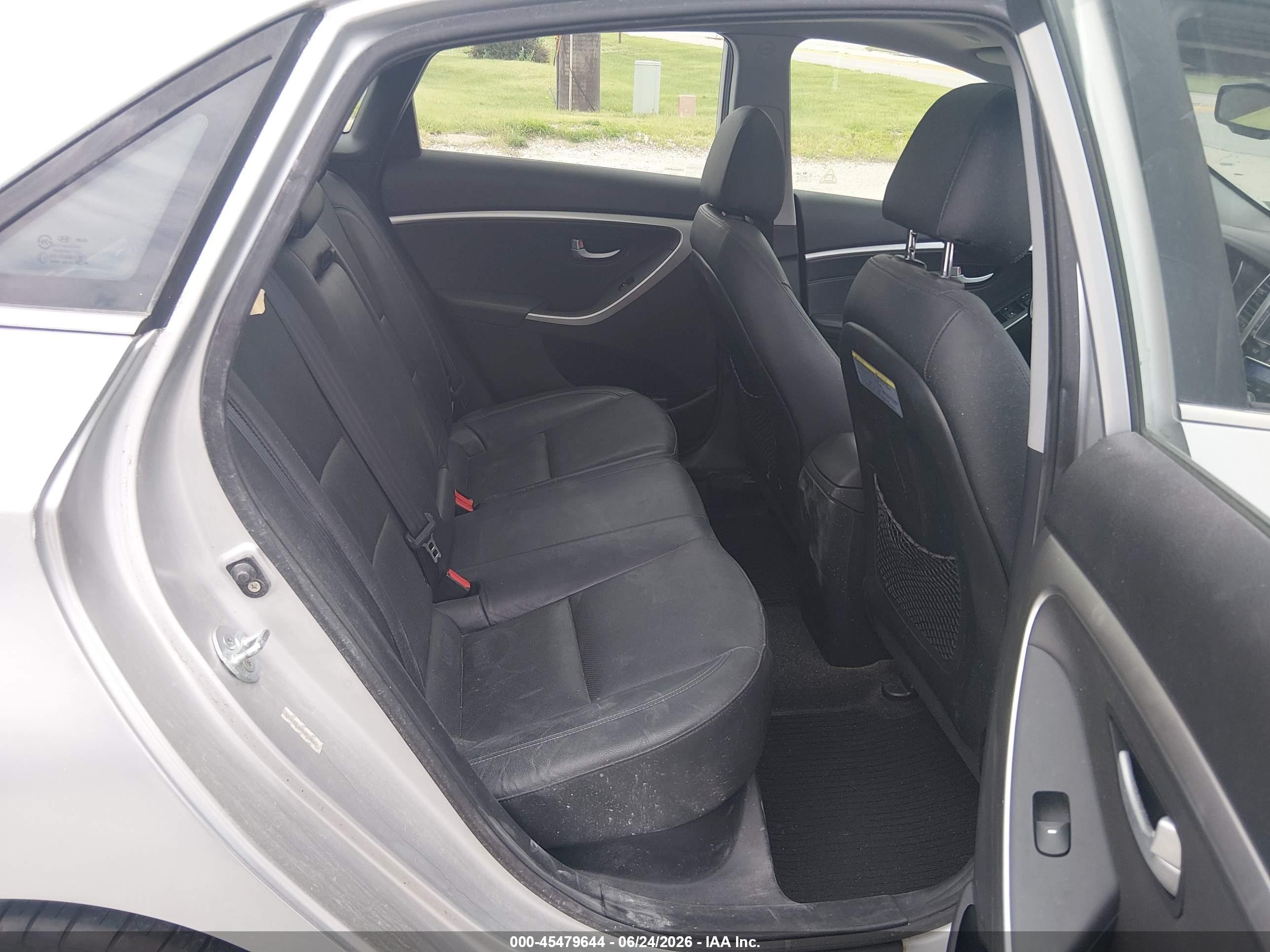 2014 Hyundai Elantra Gt   Silver vin: KMHD35LH5EU170681