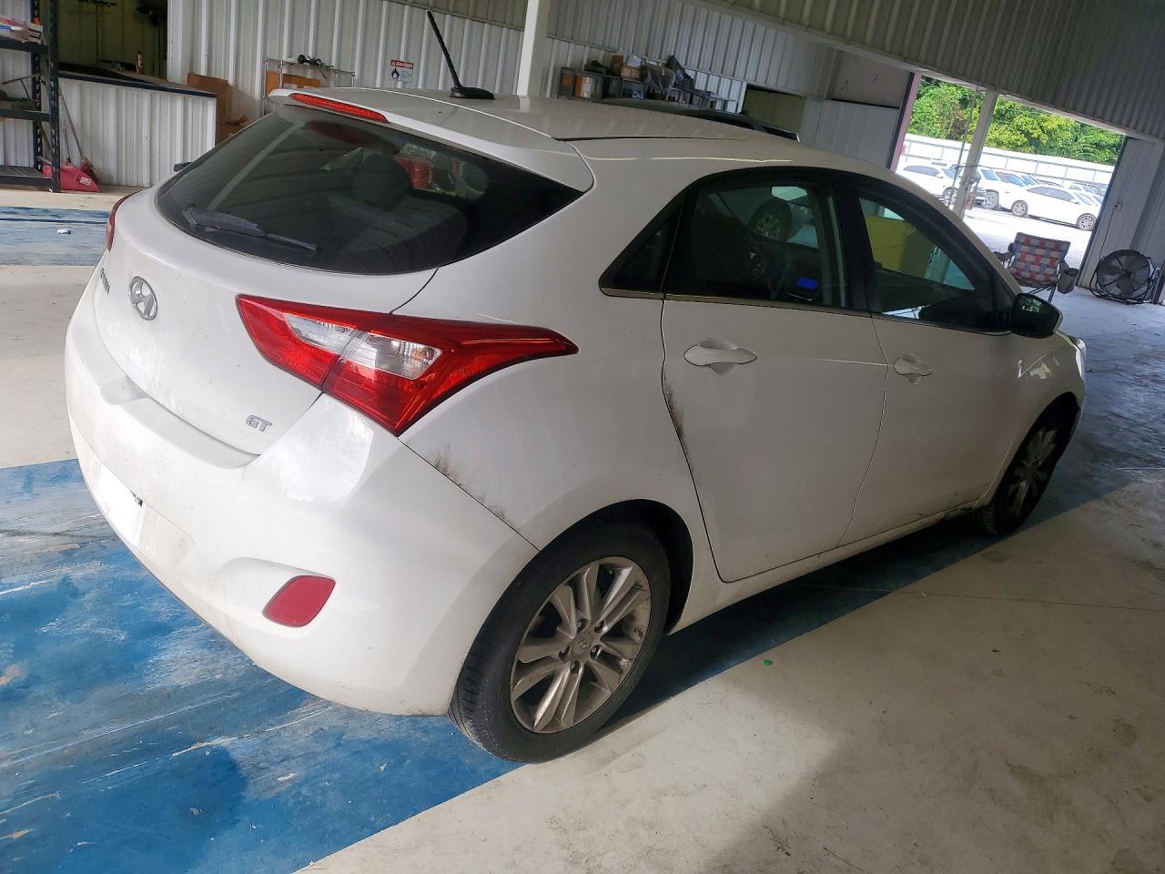 2014 Hyundai Elantra Gt Base White vin: KMHD35LH5EU190879