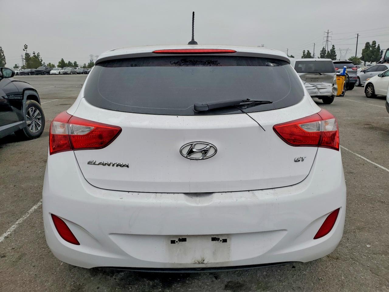 2014 Hyundai Elantra Gt Base White vin: KMHD35LH5EU193586