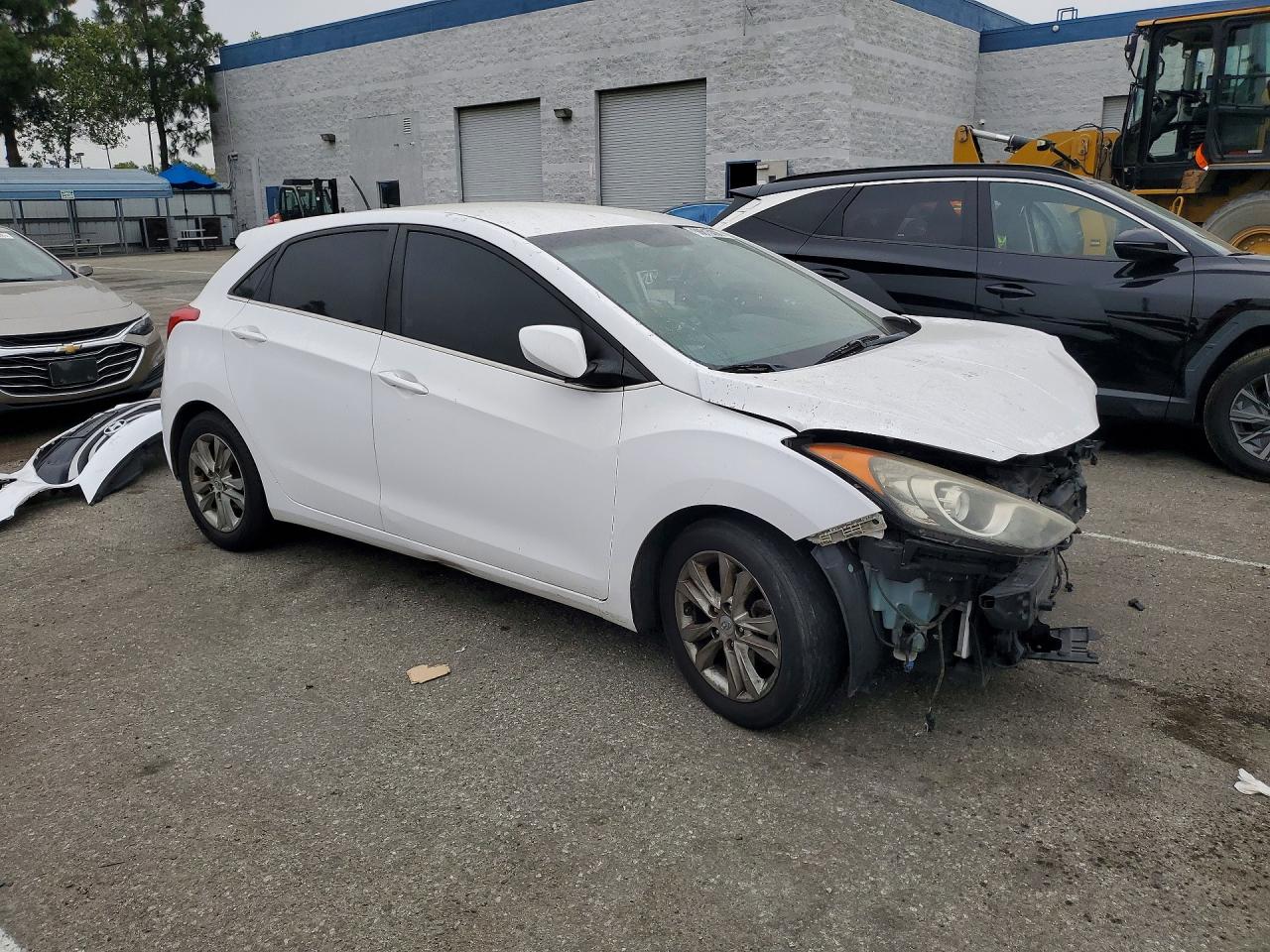 2014 Hyundai Elantra Gt Base White vin: KMHD35LH5EU193586