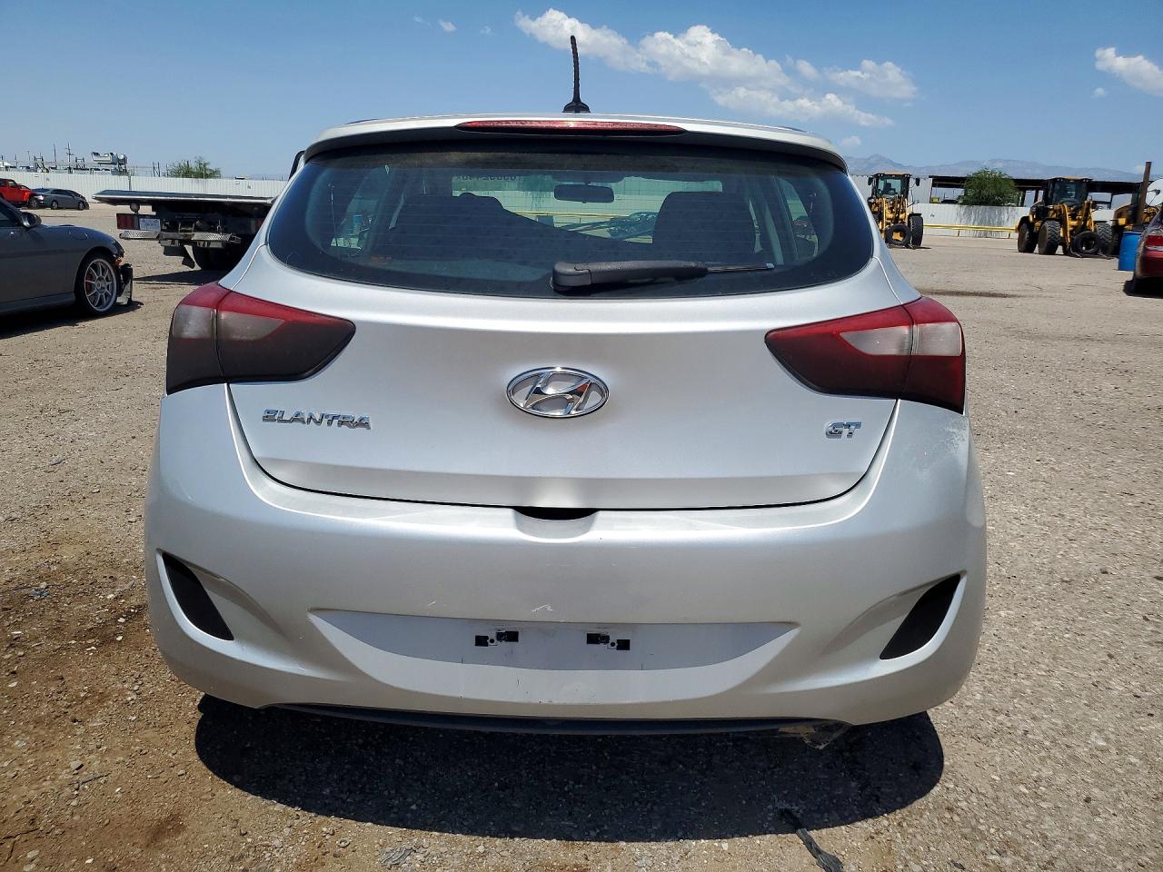 2014 Hyundai Elantra Gt Base Silver vin: KMHD35LH5EU203453