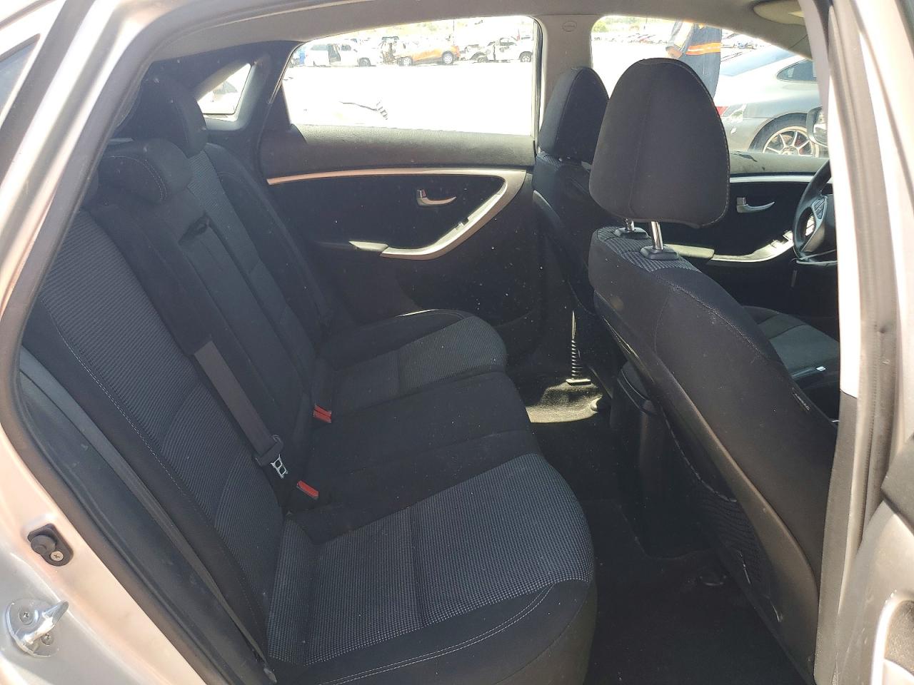 2014 Hyundai Elantra Gt Base Silver vin: KMHD35LH5EU203453