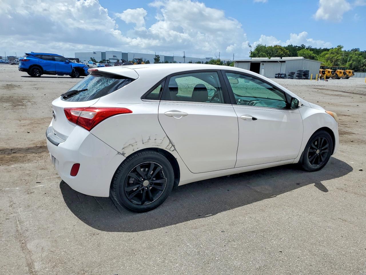 2014 Hyundai Elantra Gt Base Белый vin: KMHD35LH5EU225565