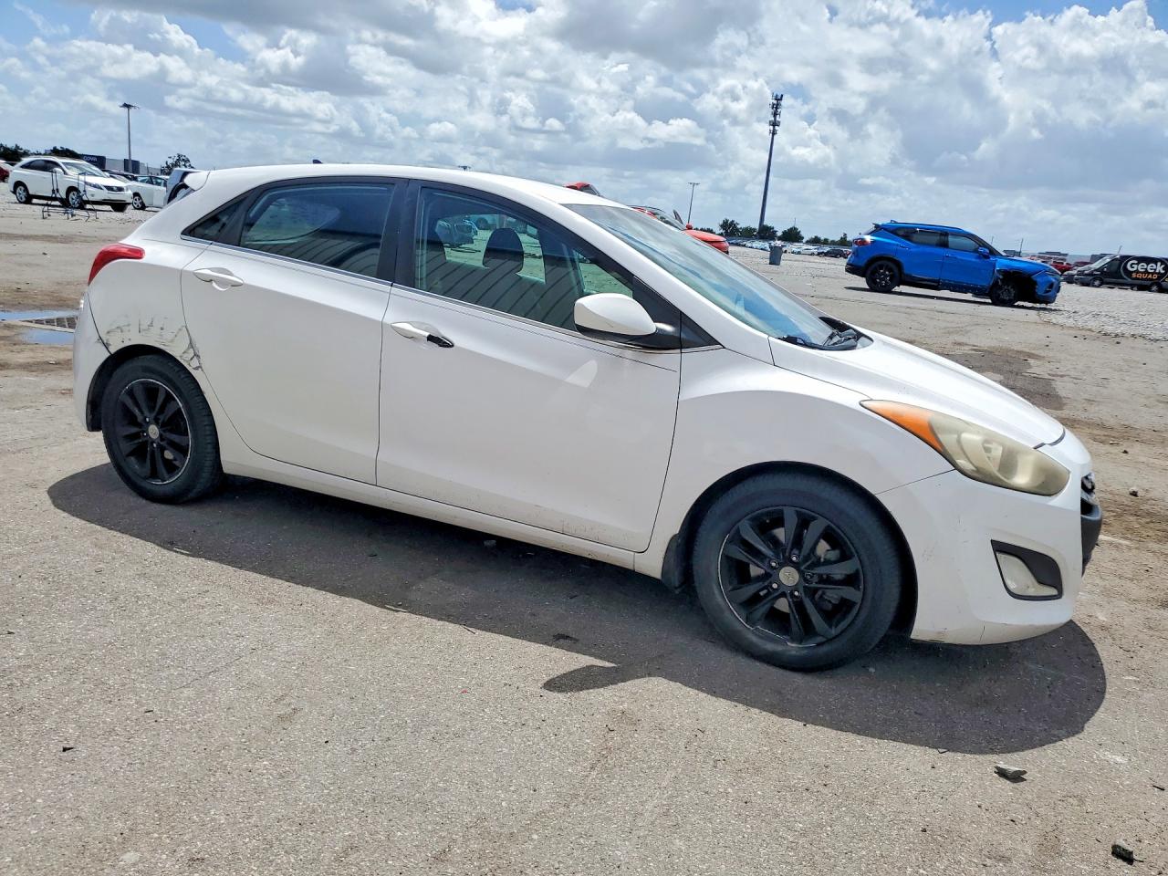 2014 Hyundai Elantra Gt Base Белый vin: KMHD35LH5EU225565