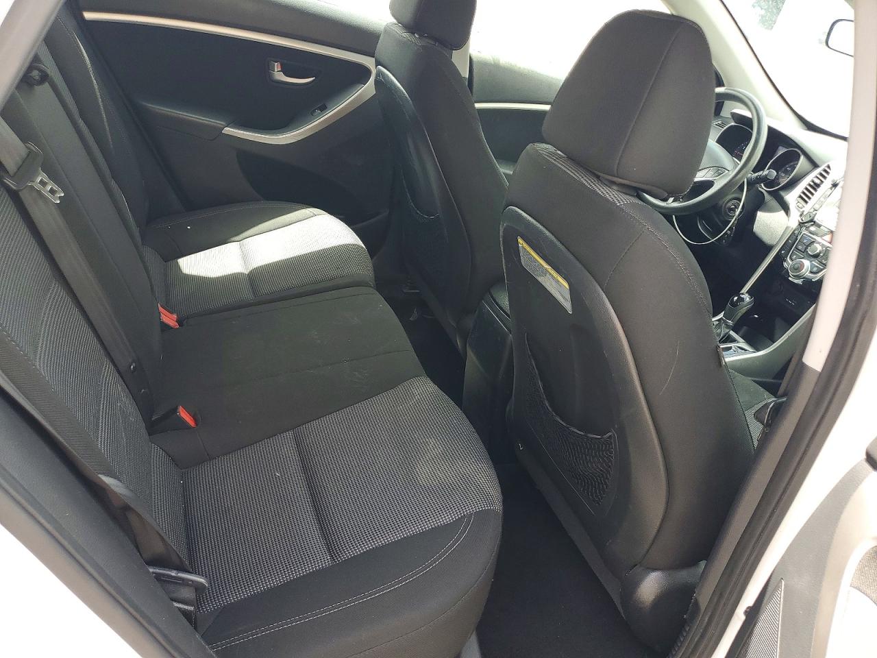 2014 Hyundai Elantra Gt Base Белый vin: KMHD35LH5EU225565