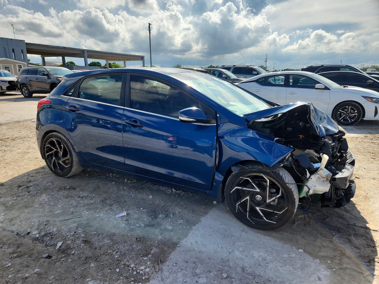 2015 Hyundai Elantra Gt Base Blue vin: KMHD35LH5FU238320