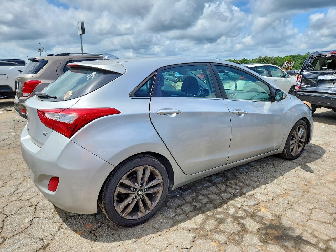 2016 Hyundai Elantra Gt Base Silver vin: KMHD35LH5GU286529