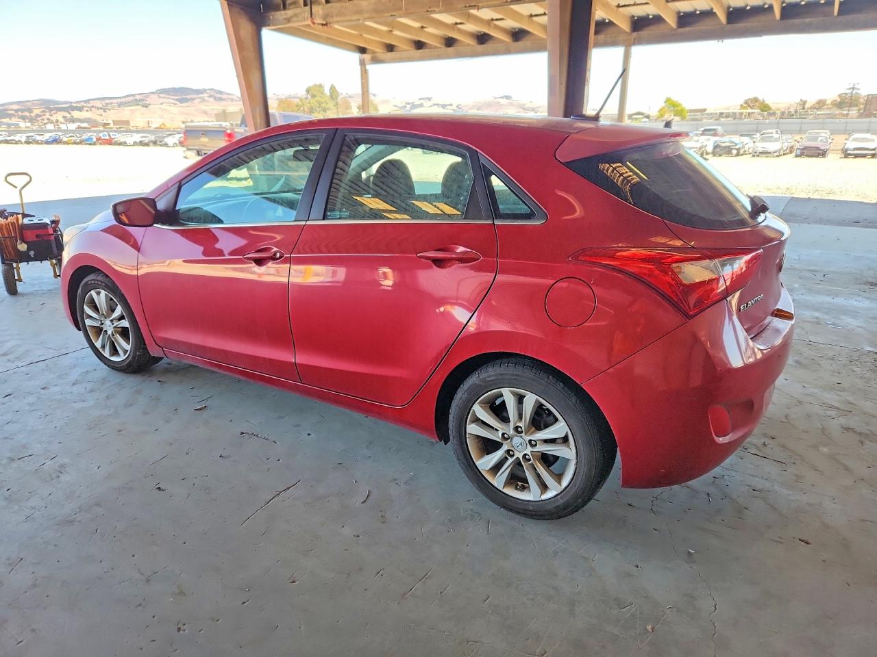 2014 Hyundai Elantra Gt Base Red vin: KMHD35LH6EU186047