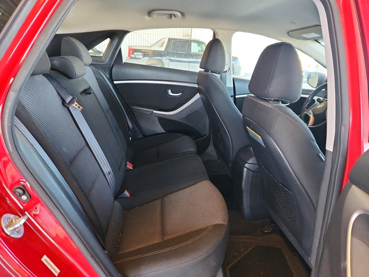 2014 Hyundai Elantra Gt Base Red vin: KMHD35LH6EU186047