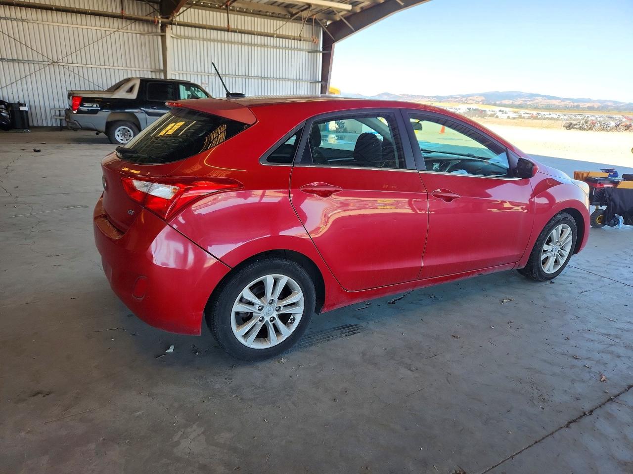 2014 Hyundai Elantra Gt Base Red vin: KMHD35LH6EU186047