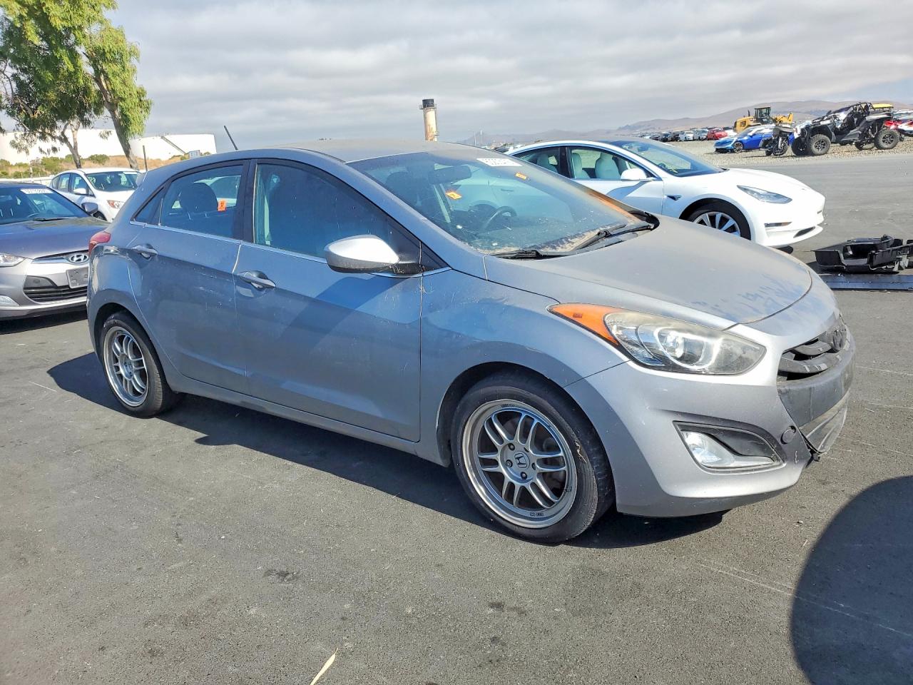 2014 Hyundai Elantra Gt Base Silver vin: KMHD35LH6EU193922