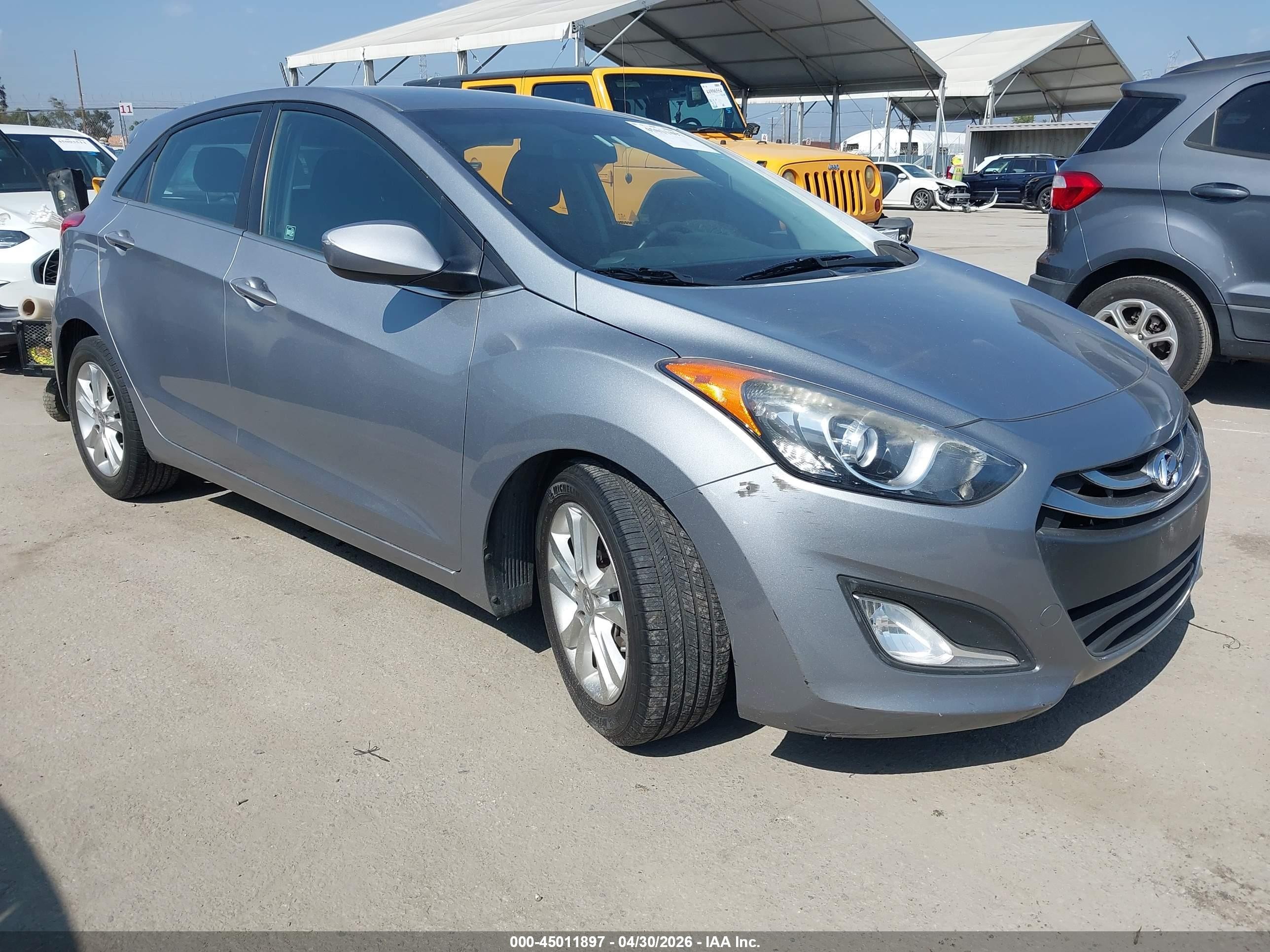 2014 Hyundai Elantra Gt   Silver vin: KMHD35LH6EU195332