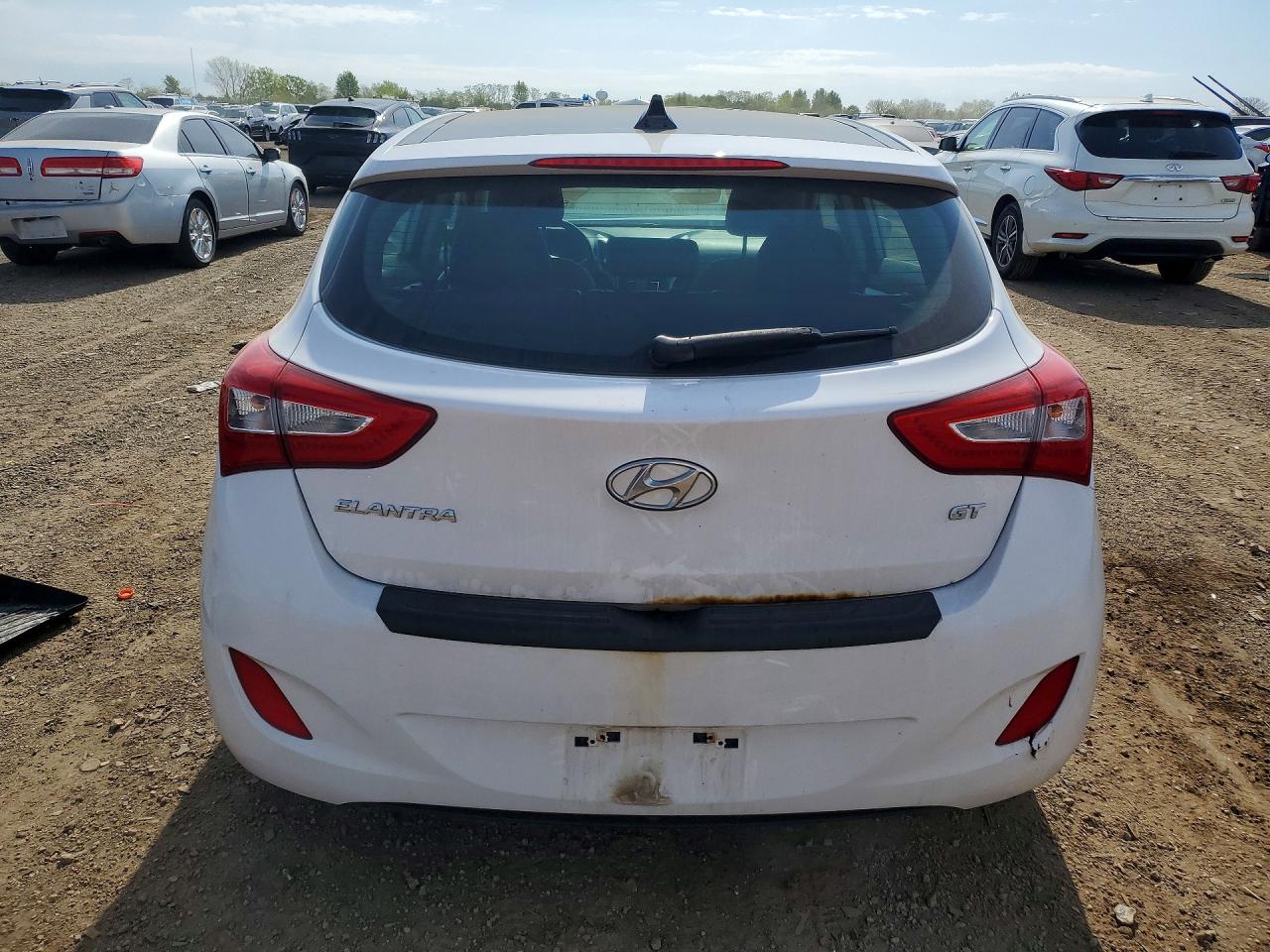 2014 Hyundai Elantra Gt Base White vin: KMHD35LH6EU219810