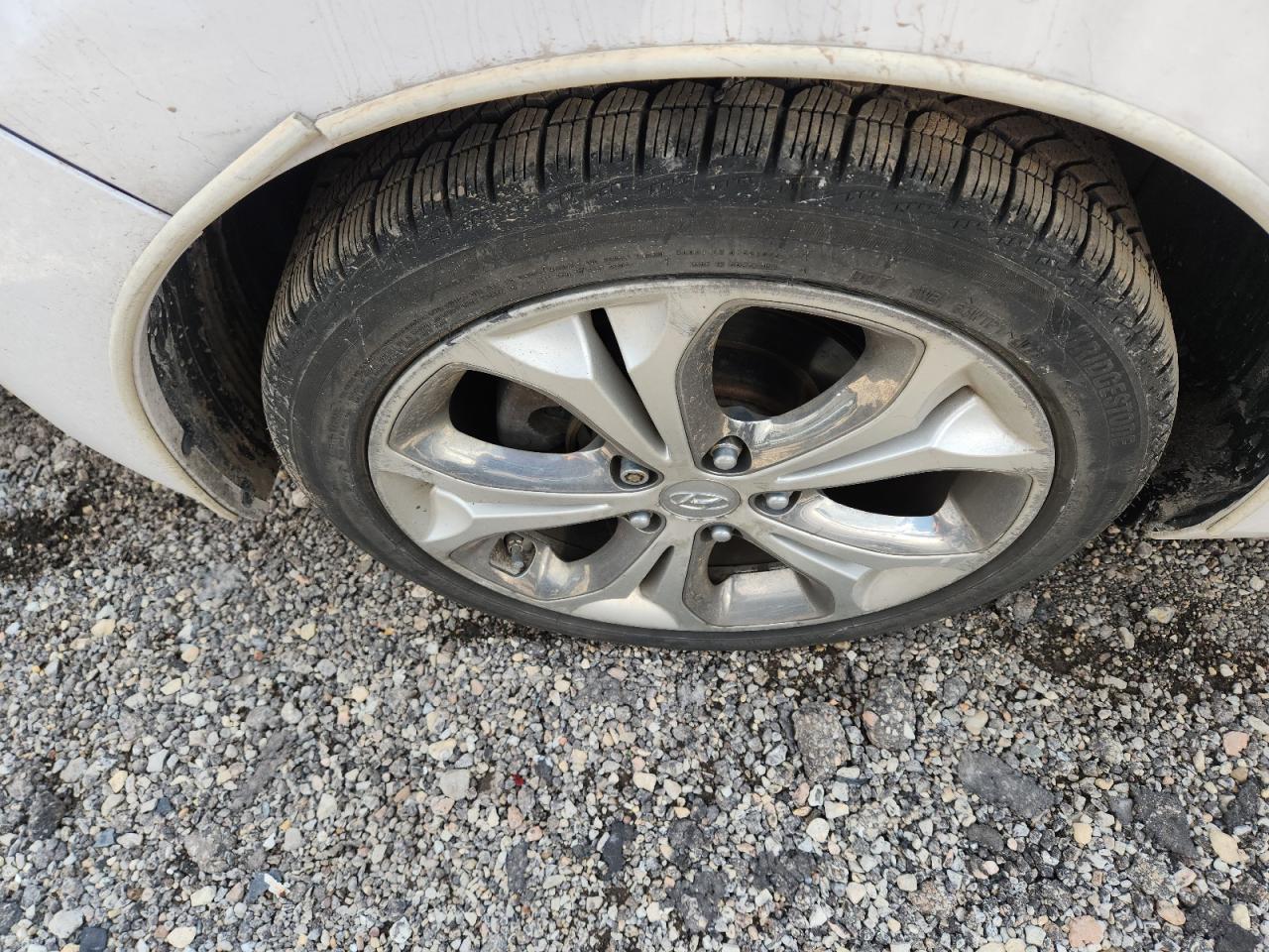 2014 Hyundai Elantra Gt Base White vin: KMHD35LH6EU219810 Damage: Right Rear Wheel, Curb Rash, > 12 Inches