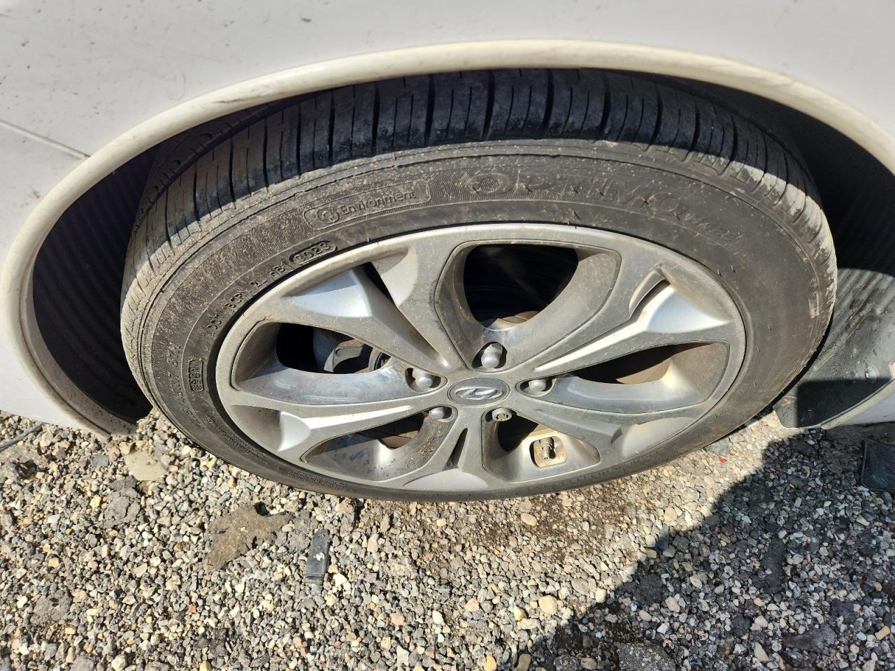 2014 Hyundai Elantra Gt Base White vin: KMHD35LH6EU219810 Damage: Left Front Wheel, Curb Rash, > 12 Inches
