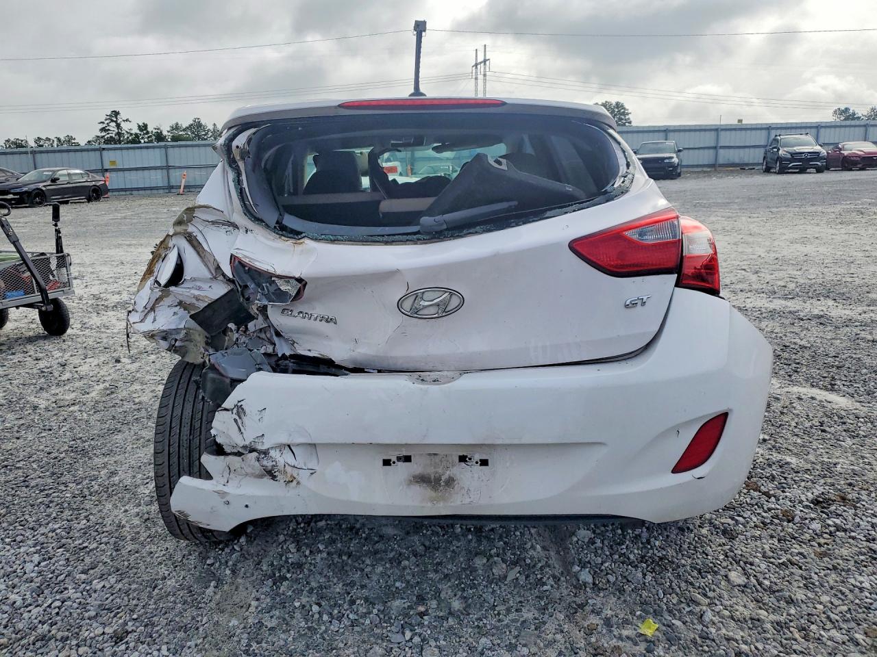 2015 Hyundai Elantra Gt Base White vin: KMHD35LH6FU247429
