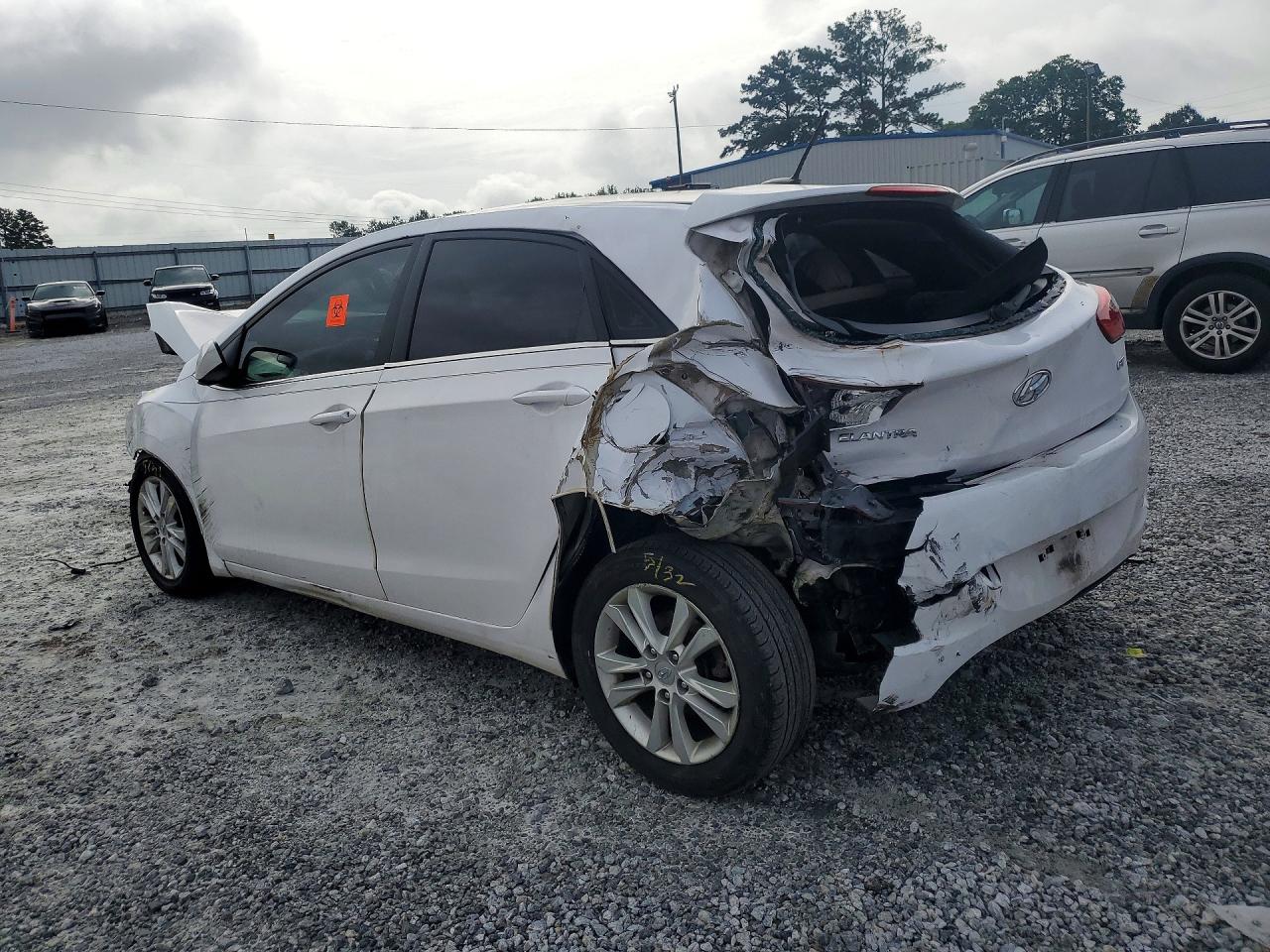 2015 Hyundai Elantra Gt Base White vin: KMHD35LH6FU247429