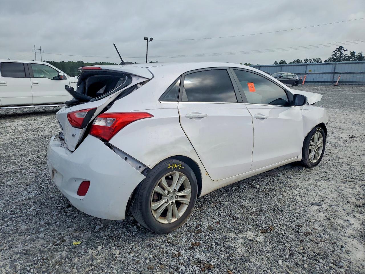 2015 Hyundai Elantra Gt Base White vin: KMHD35LH6FU247429
