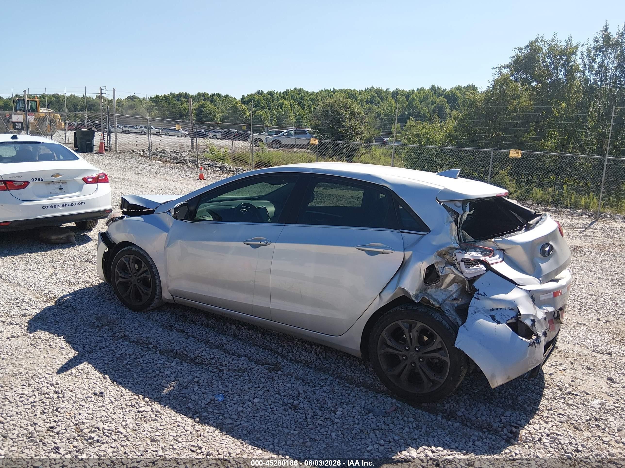 2014 Hyundai Elantra Gt   Silver vin: KMHD35LH7EU170892