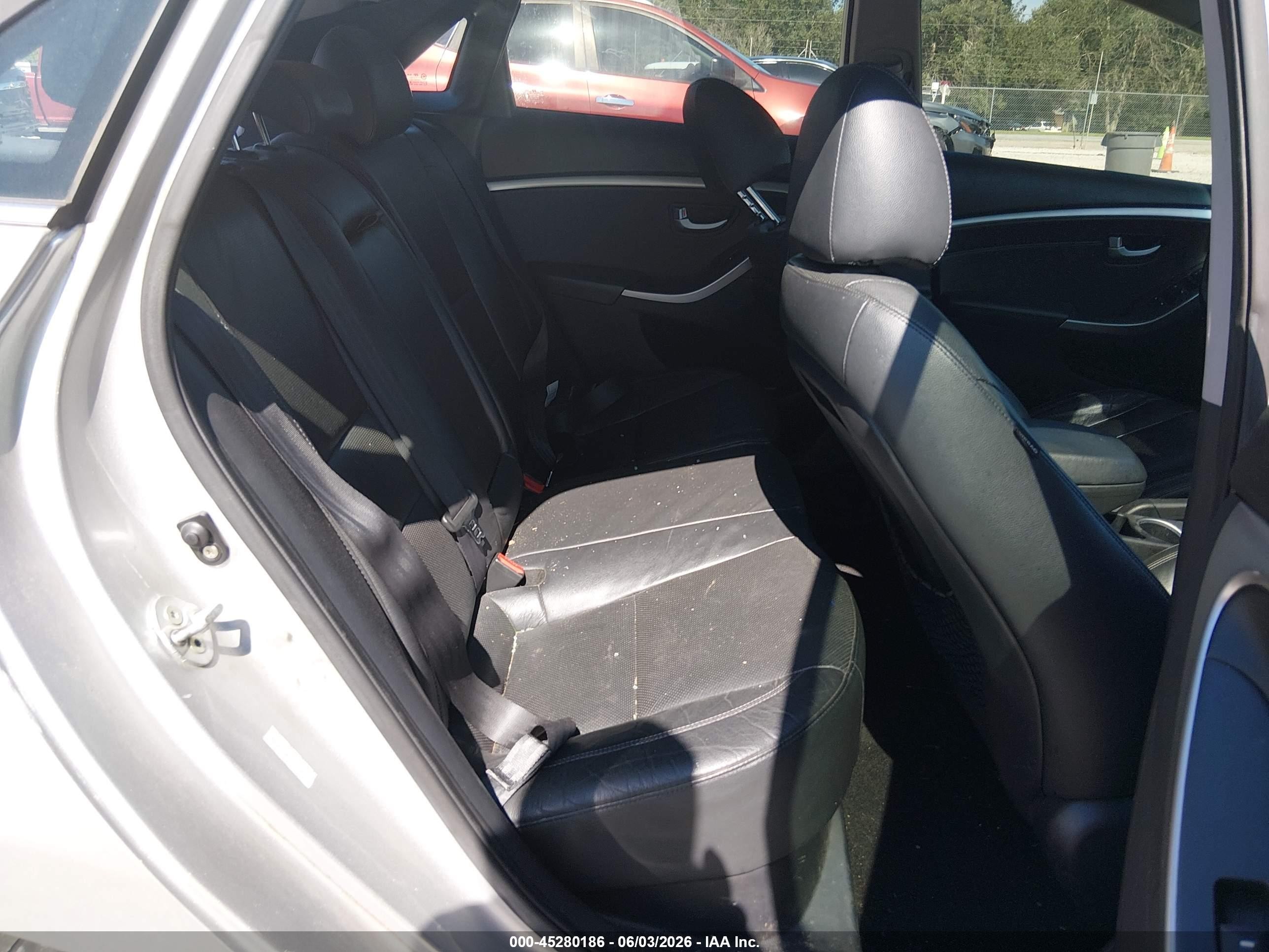2014 Hyundai Elantra Gt   Silver vin: KMHD35LH7EU170892