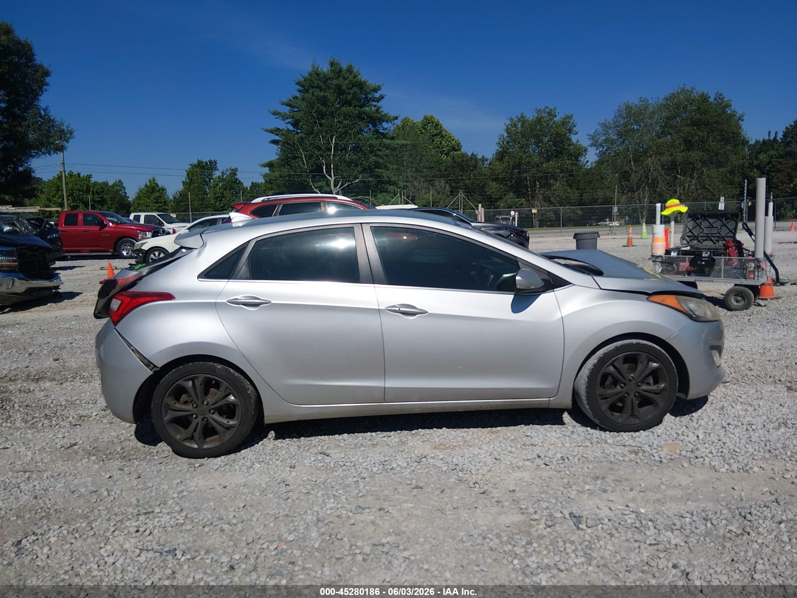 2014 Hyundai Elantra Gt   Silver vin: KMHD35LH7EU170892