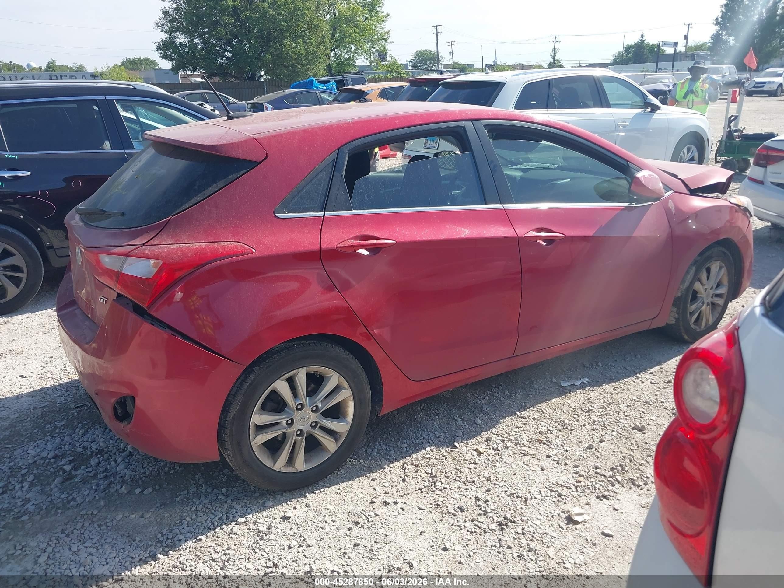 2014 Hyundai Elantra Gt   Red vin: KMHD35LH7EU170973