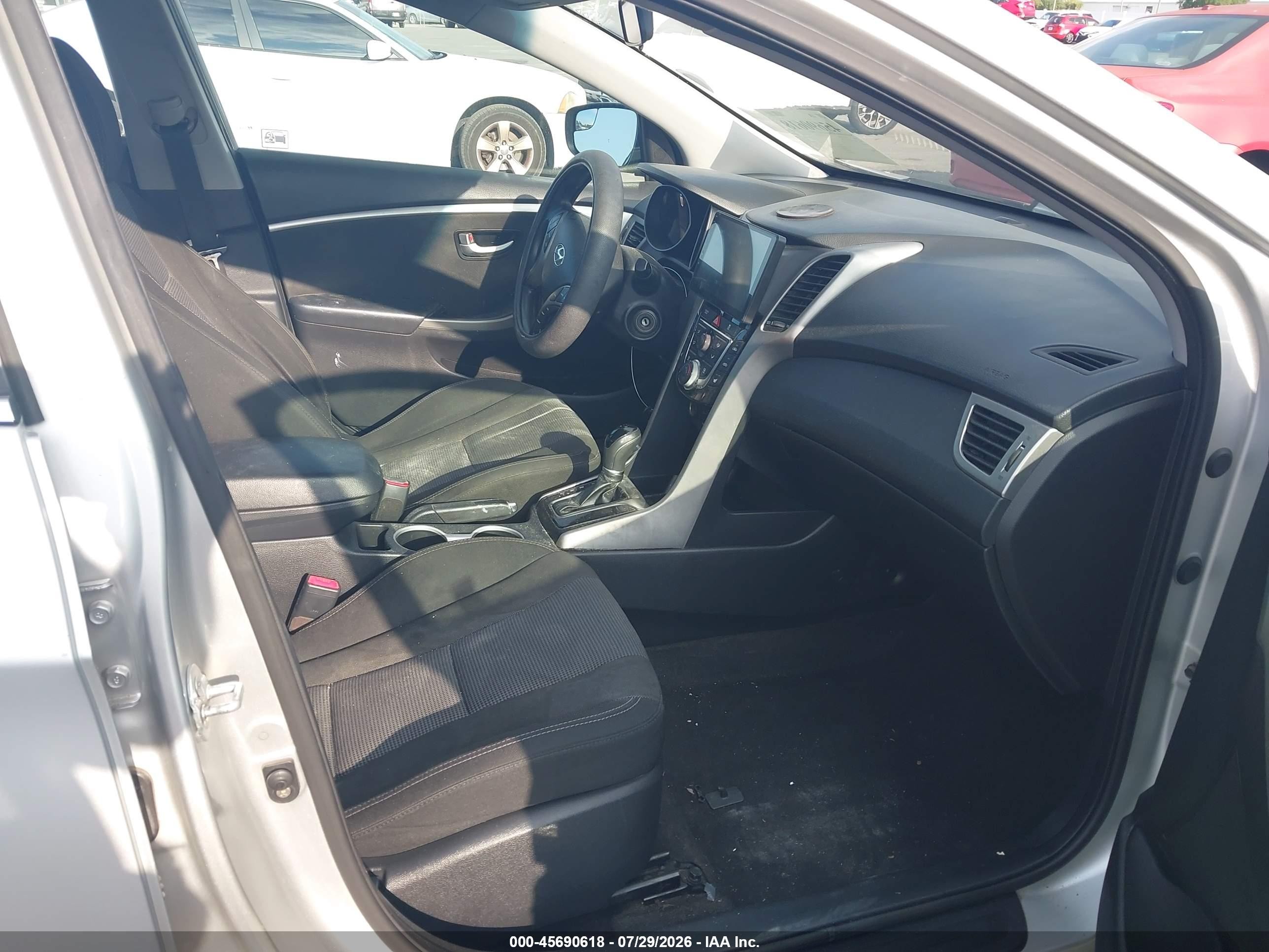 2014 Hyundai Elantra Gt   Silver vin: KMHD35LH7EU172299