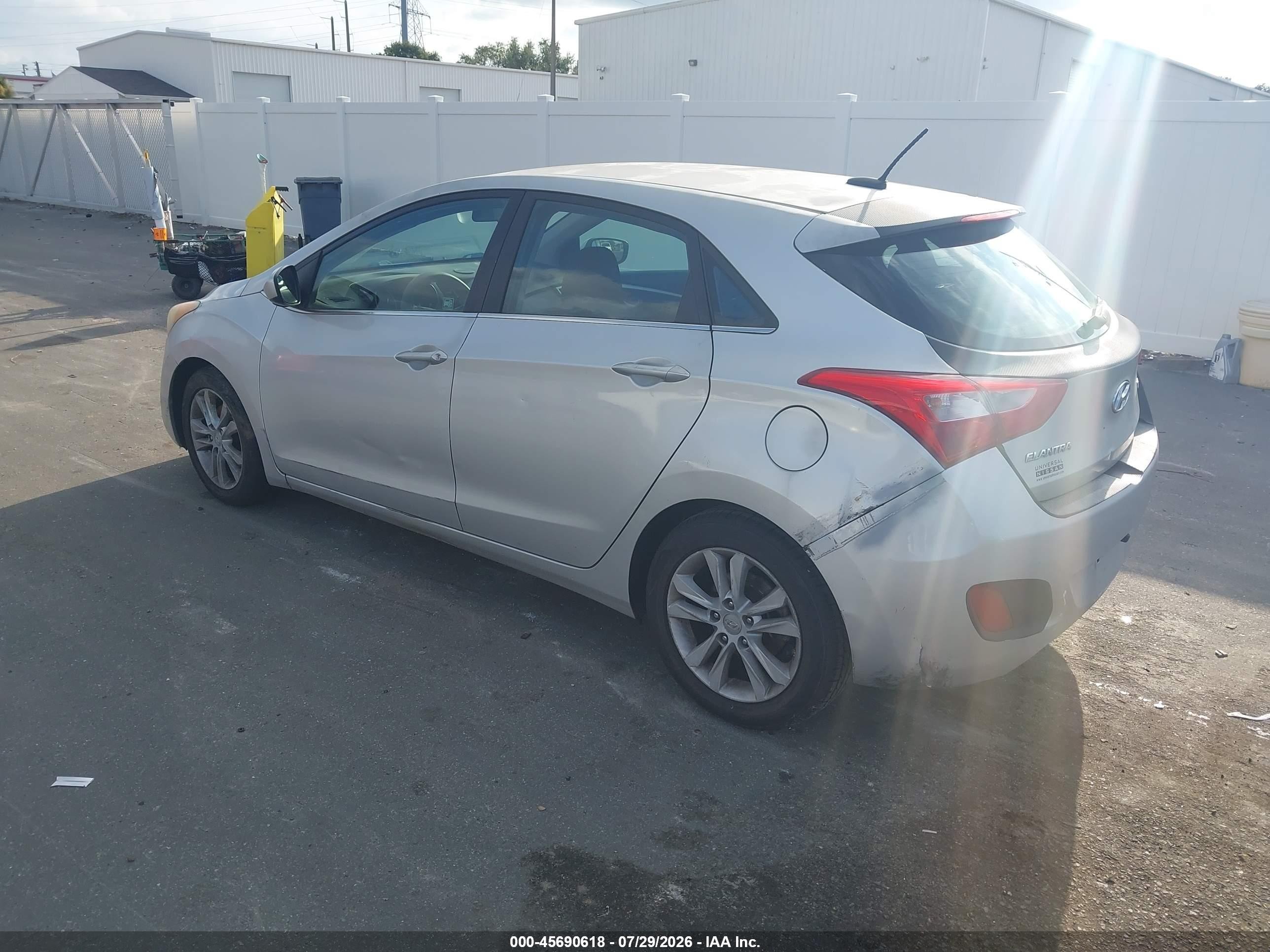 2014 Hyundai Elantra Gt   Silver vin: KMHD35LH7EU172299