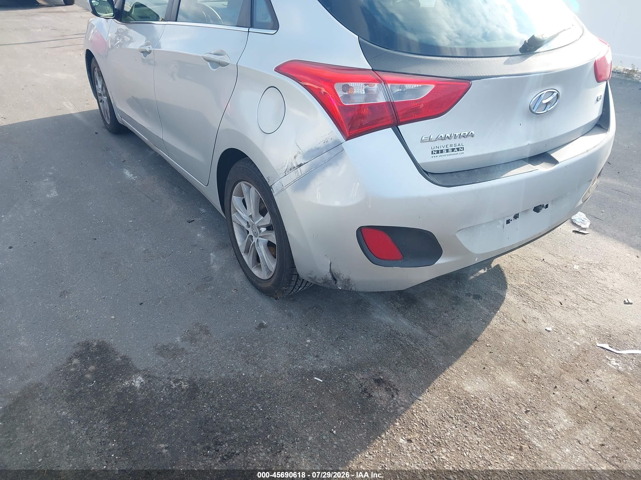 2014 Hyundai Elantra Gt   Silver vin: KMHD35LH7EU172299